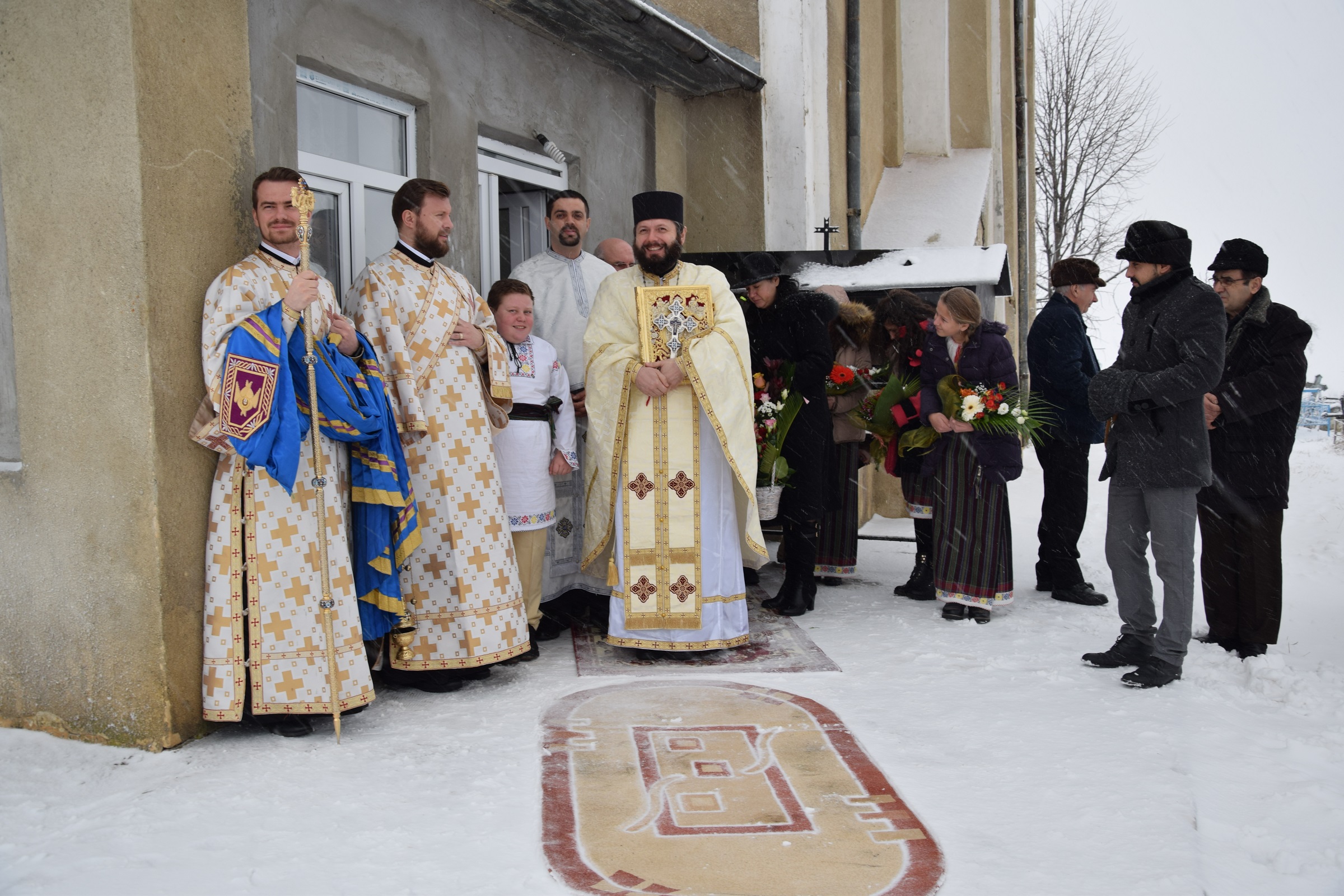 Foto: Tudorel Rusu Prima Liturghie oficiată de un mitropolit în Parohia „Sf. Ierarh Nicolae” - Bâcu