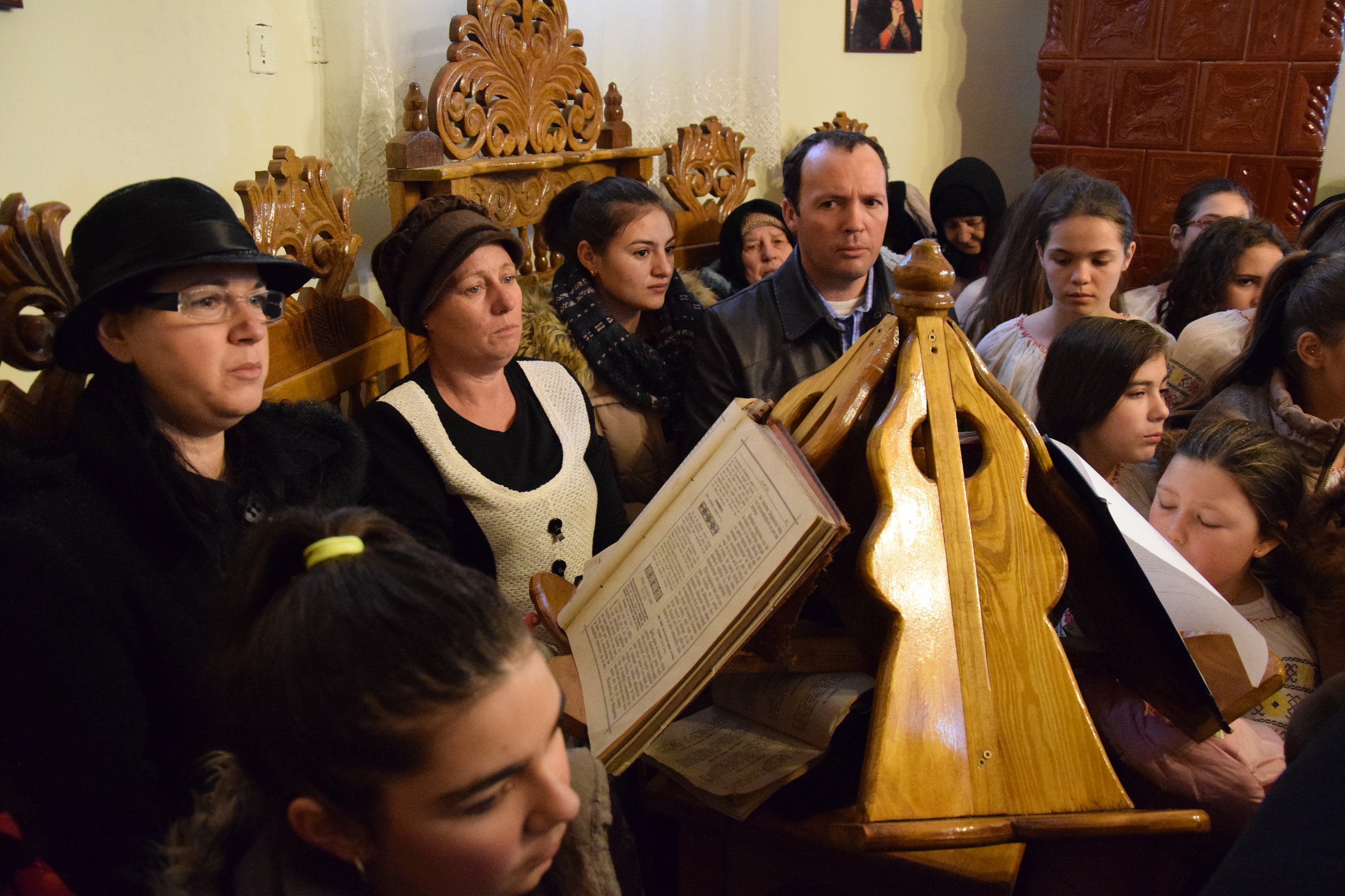 Foto: Tudorel Rusu Prima Liturghie oficiată de un mitropolit în Parohia „Sf. Ierarh Nicolae” - Bâcu