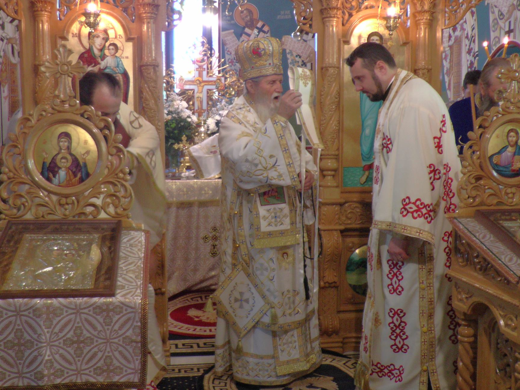 Liturghie arhierească la Mănăstirea Bogdana