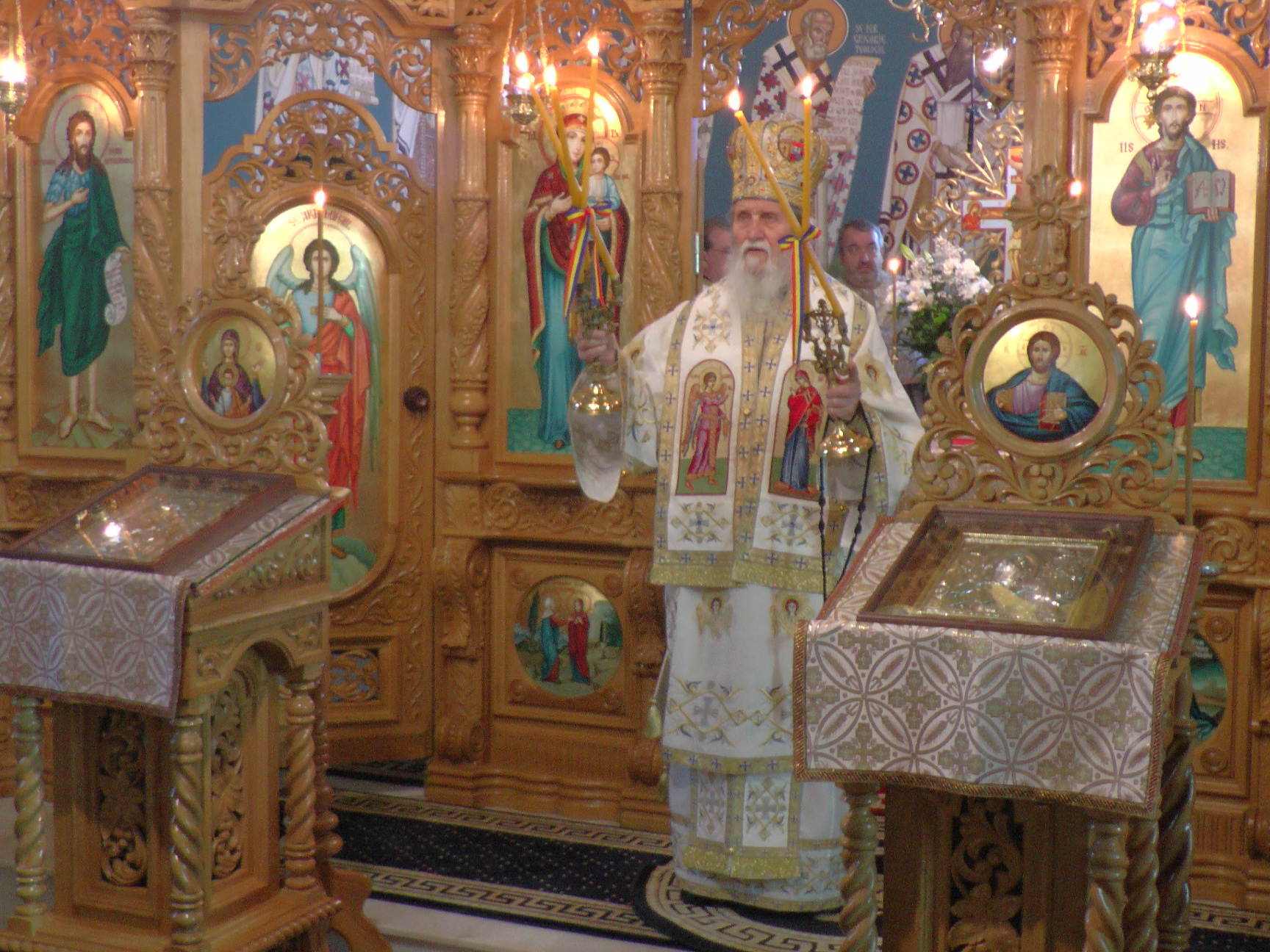 Liturghie arhierească la Mănăstirea Bogdana