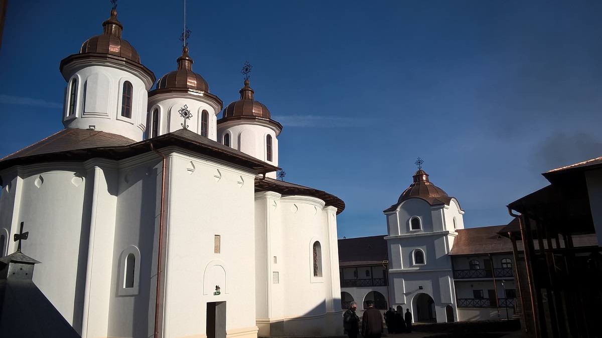 Mănăstirea Răchitoasa, restaurată integral din fonduri europene Mănăstirea Răchitoasa, restaurată integral din fonduri europene