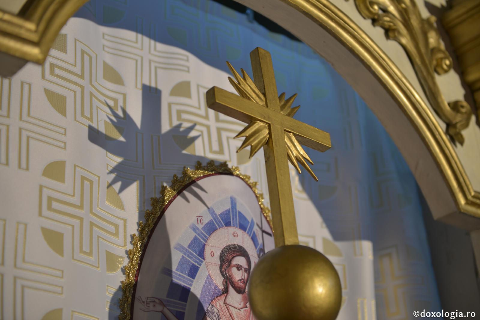 cruce uși împărătești