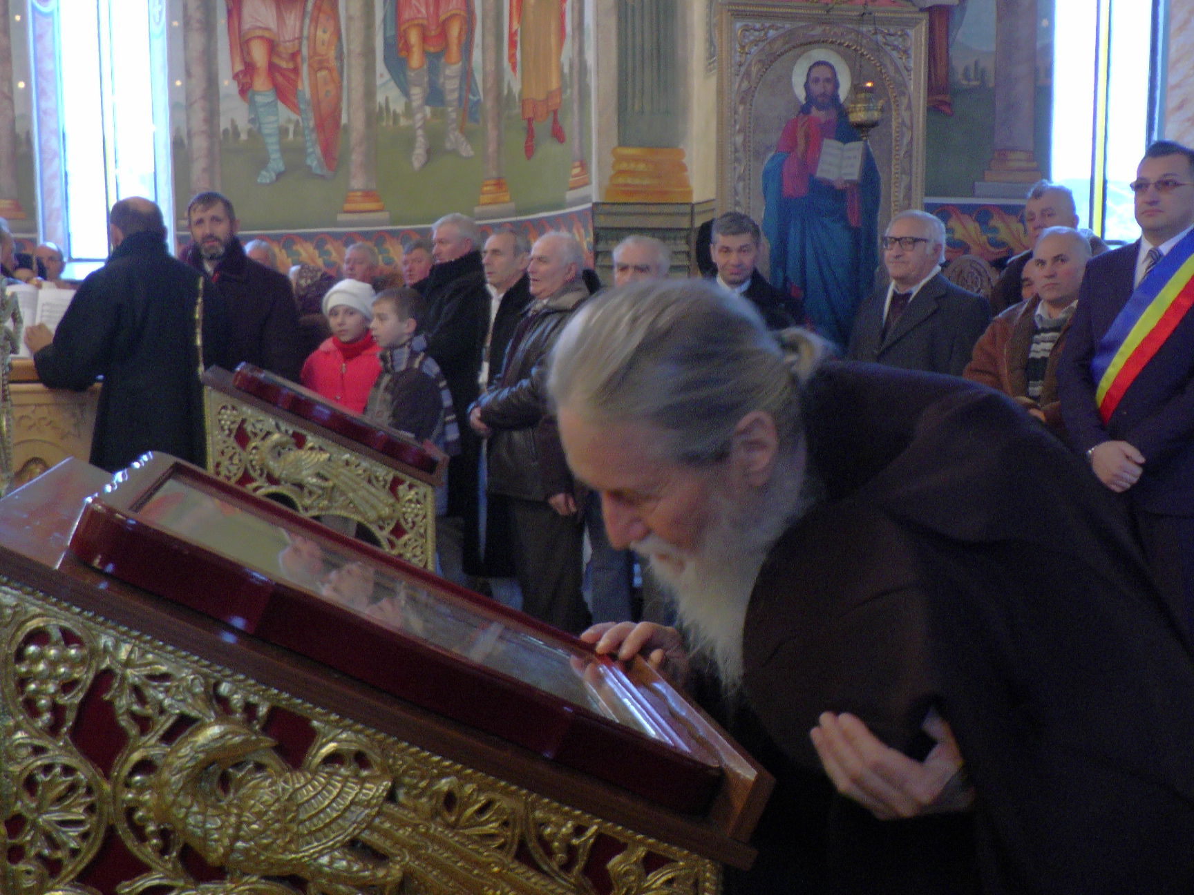 Slujire arhierească la hramul Parohiei Pojorâta 2 Slujire arhierească la hramul Parohiei Pojorâta 2