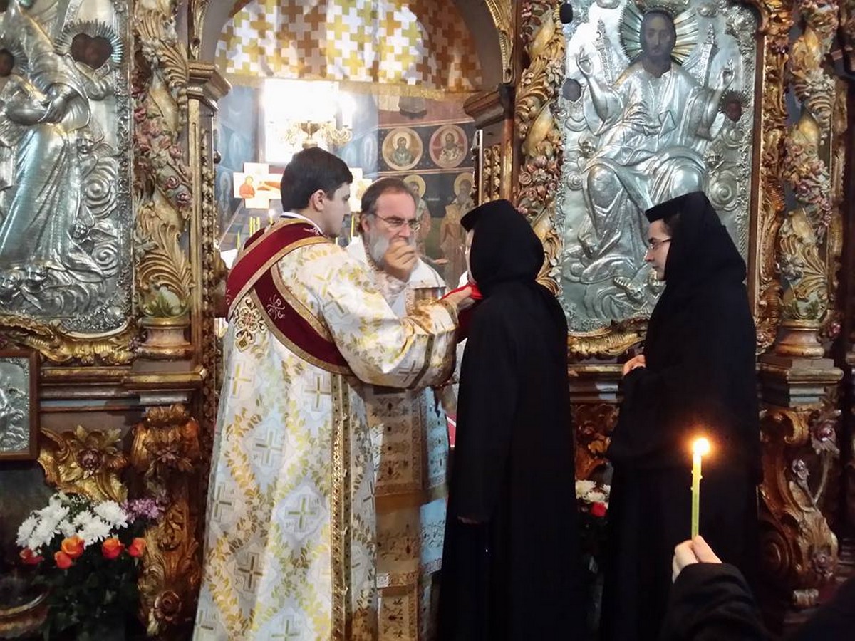 Liturghie arhierească la catedrala din Roman Liturghie arhierească la catedrala din Roman