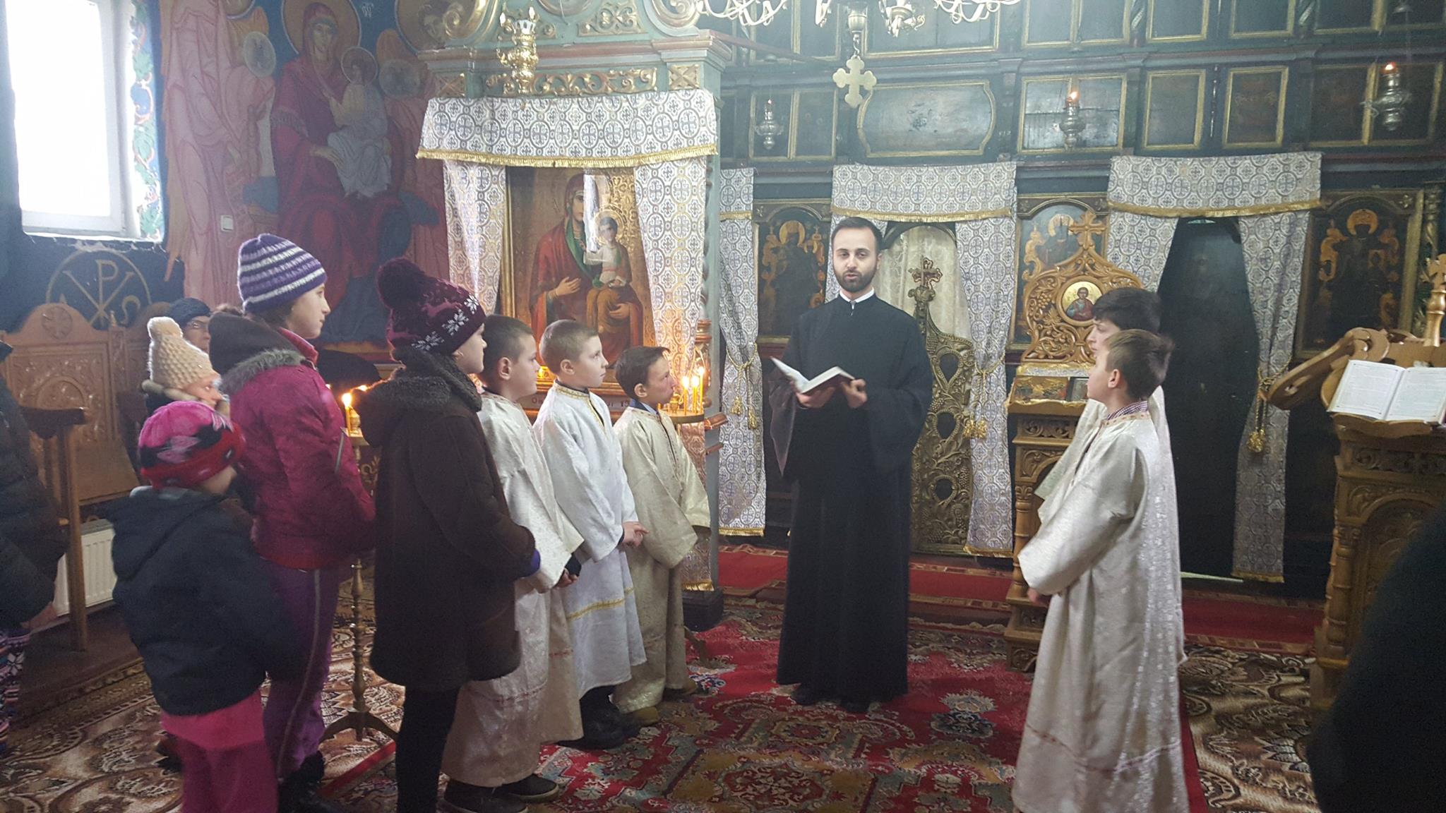 Incursiune în viaţa parohială de la ţară, pentru membrii Colegiului „Sfântul Nicolae”