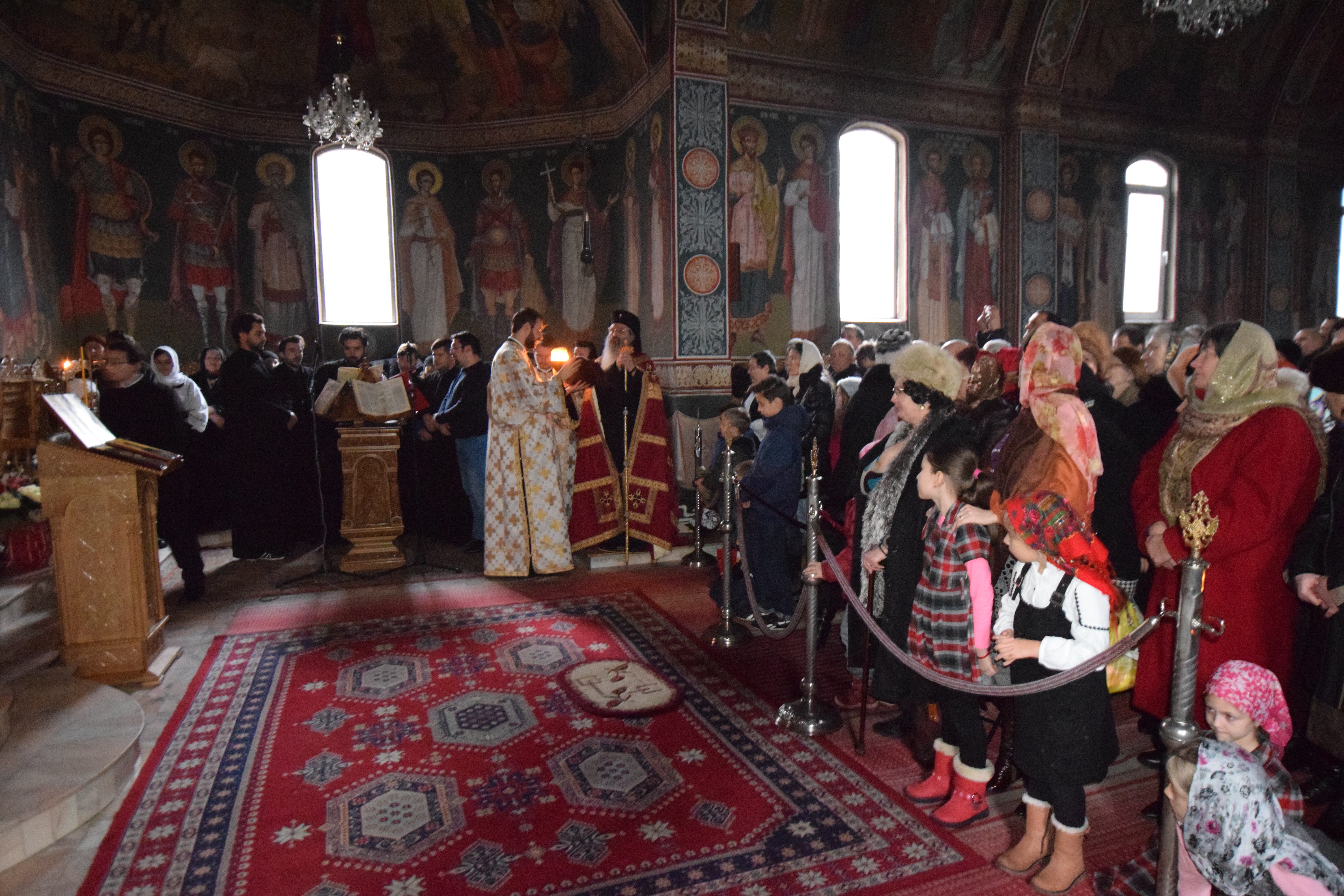 Priveghere arhierească la hramul Bisericii „Sf. Cuv. Antonie cel Mare“ din cartierul ieşean Nicolina