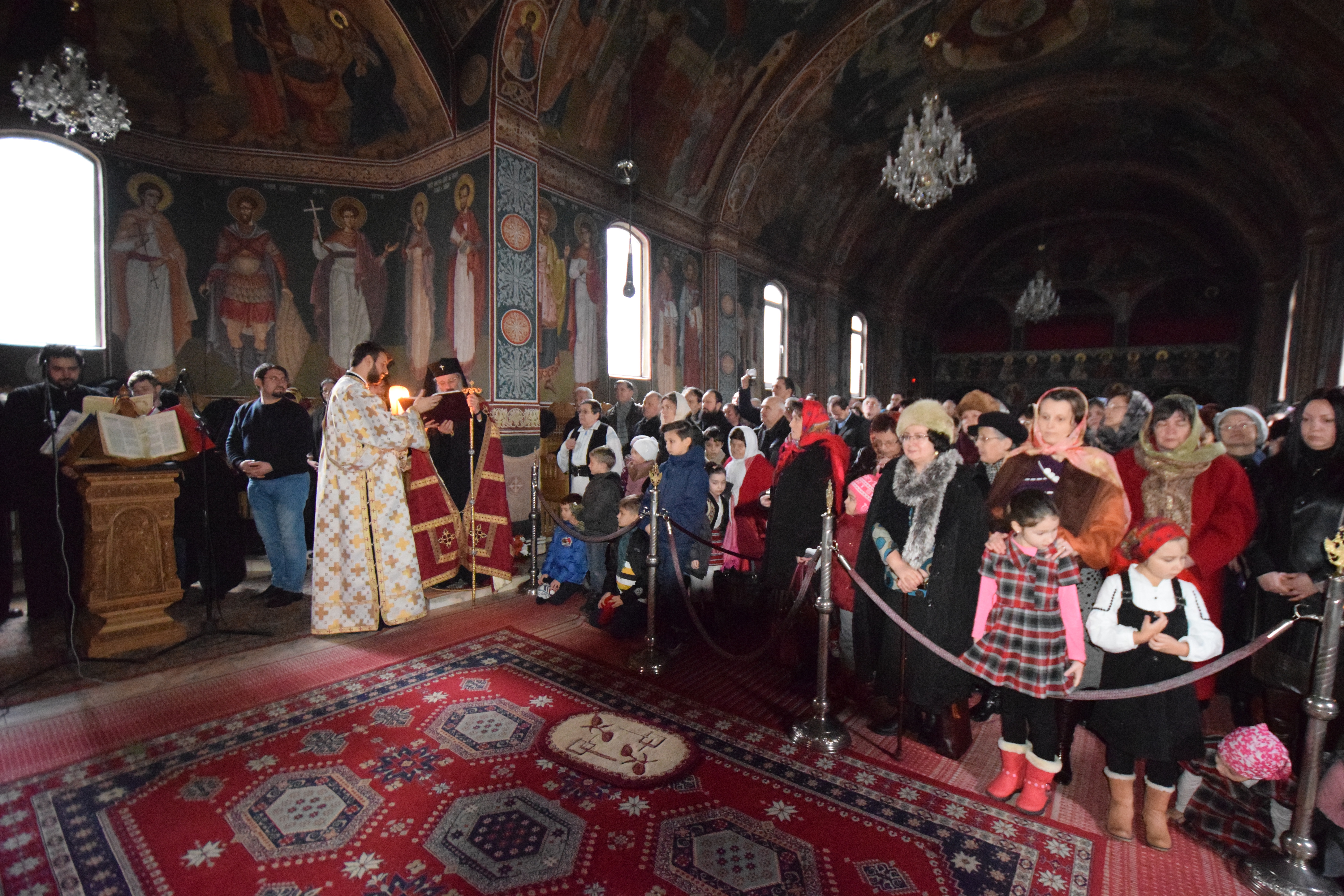 Priveghere arhierească la hramul Bisericii „Sf. Cuv. Antonie cel Mare“ din cartierul ieşean Nicolina