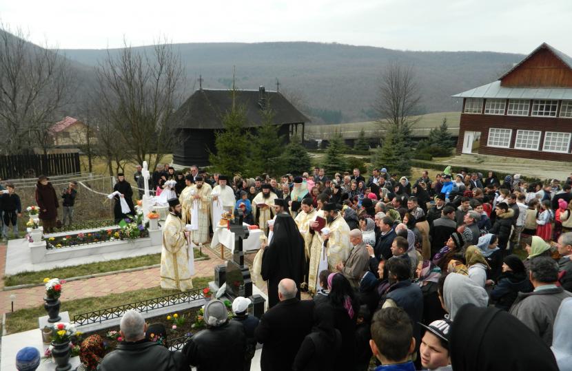 Rugăciuni pentru Arhiepiscopul Adrian, la Pogleţ Rugăciuni pentru Arhiepiscopul Adrian, la Pogleţ