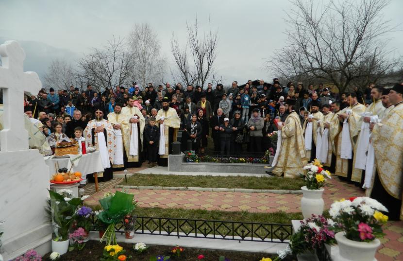 Rugăciuni pentru Arhiepiscopul Adrian, la Pogleţ Rugăciuni pentru Arhiepiscopul Adrian, la Pogleţ