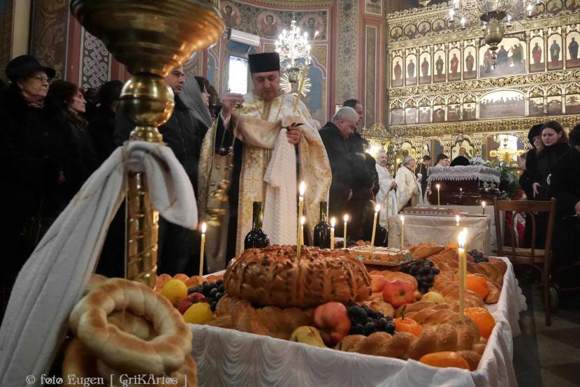 Părintele Constantin Leonte, condus la ceruri printre mii de flori