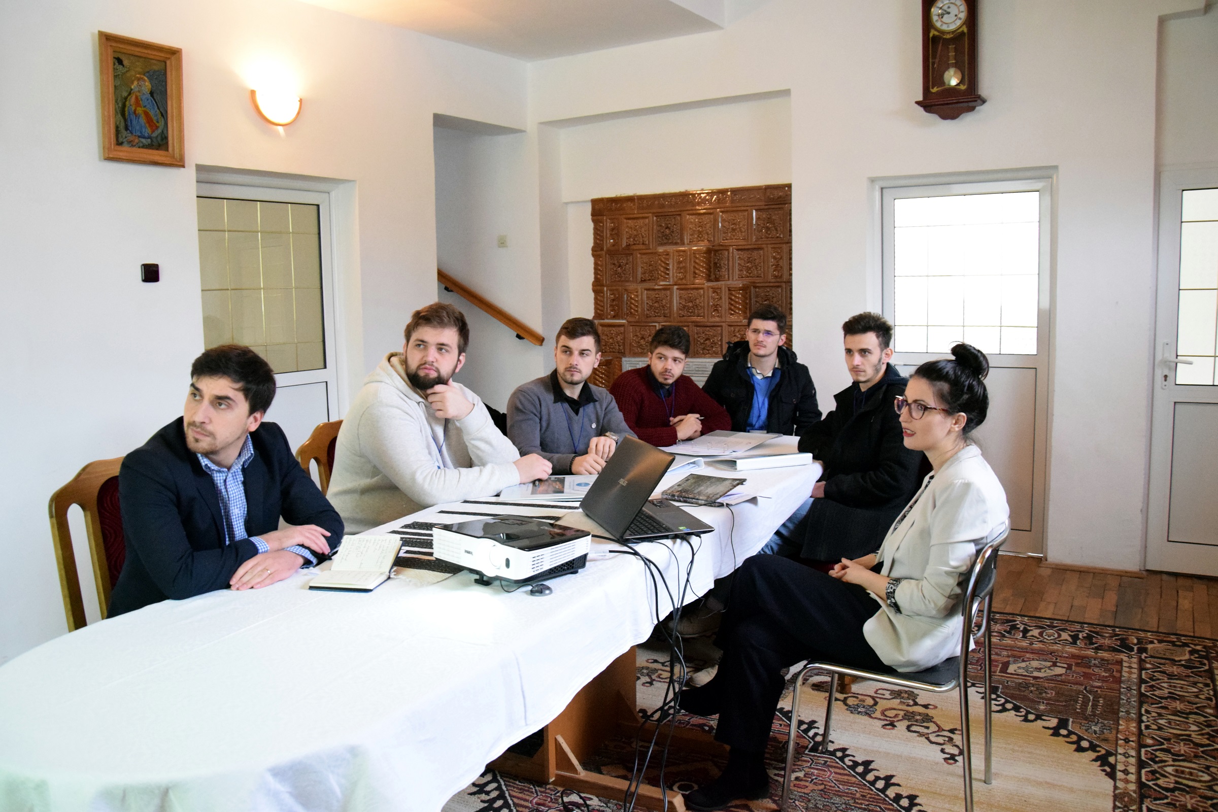 Atelier de jurnalism pentru membrii „Redacției Alpha”