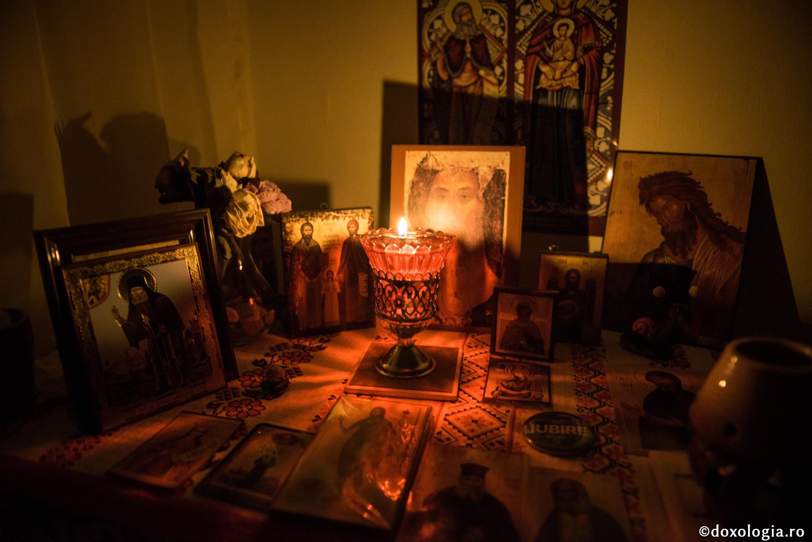 Suntem candele încă neaprinse