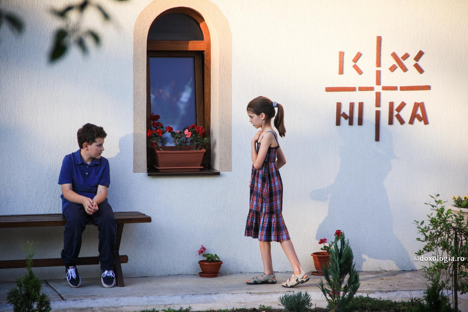 Credinţa în Dumnezeu – cheia dezvoltării tuturor calităţilor pozitive la un copil