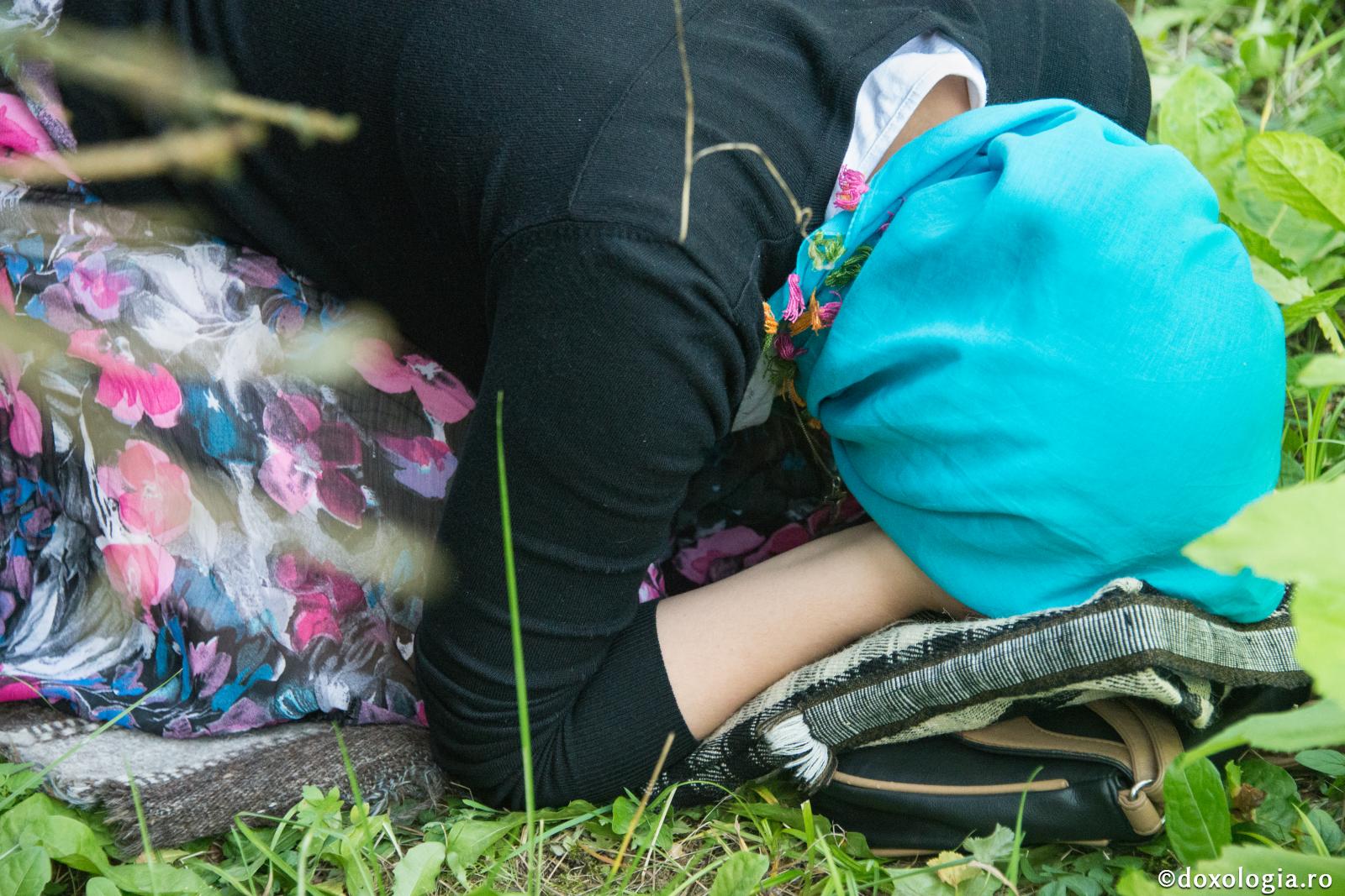 Eu sunt tare împrăştiat în timpul slujbelor dumnezeieşti