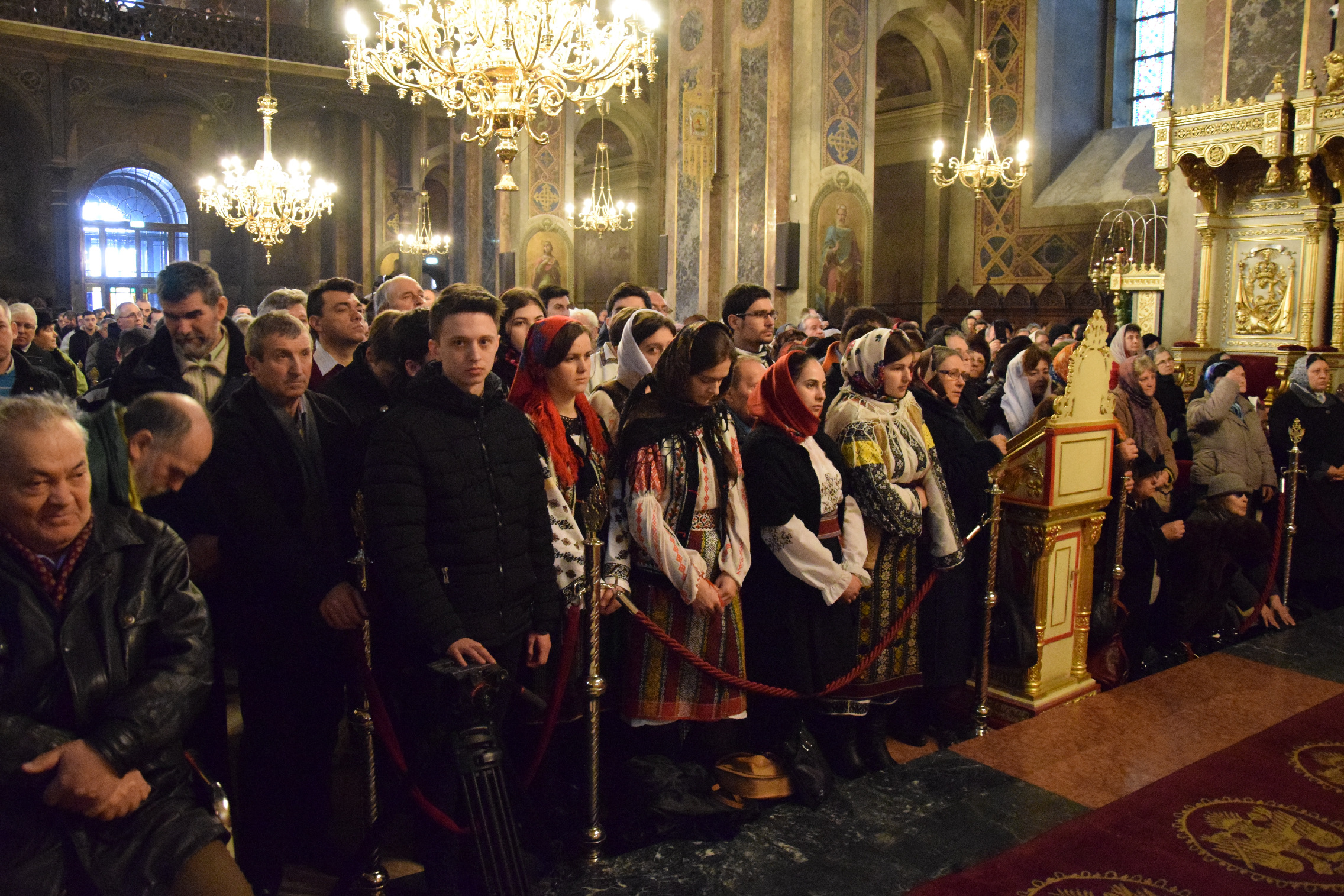 7 ierarhi și zeci de preoți, la hramul istoric al Catedralei Mitropolitane din Iași