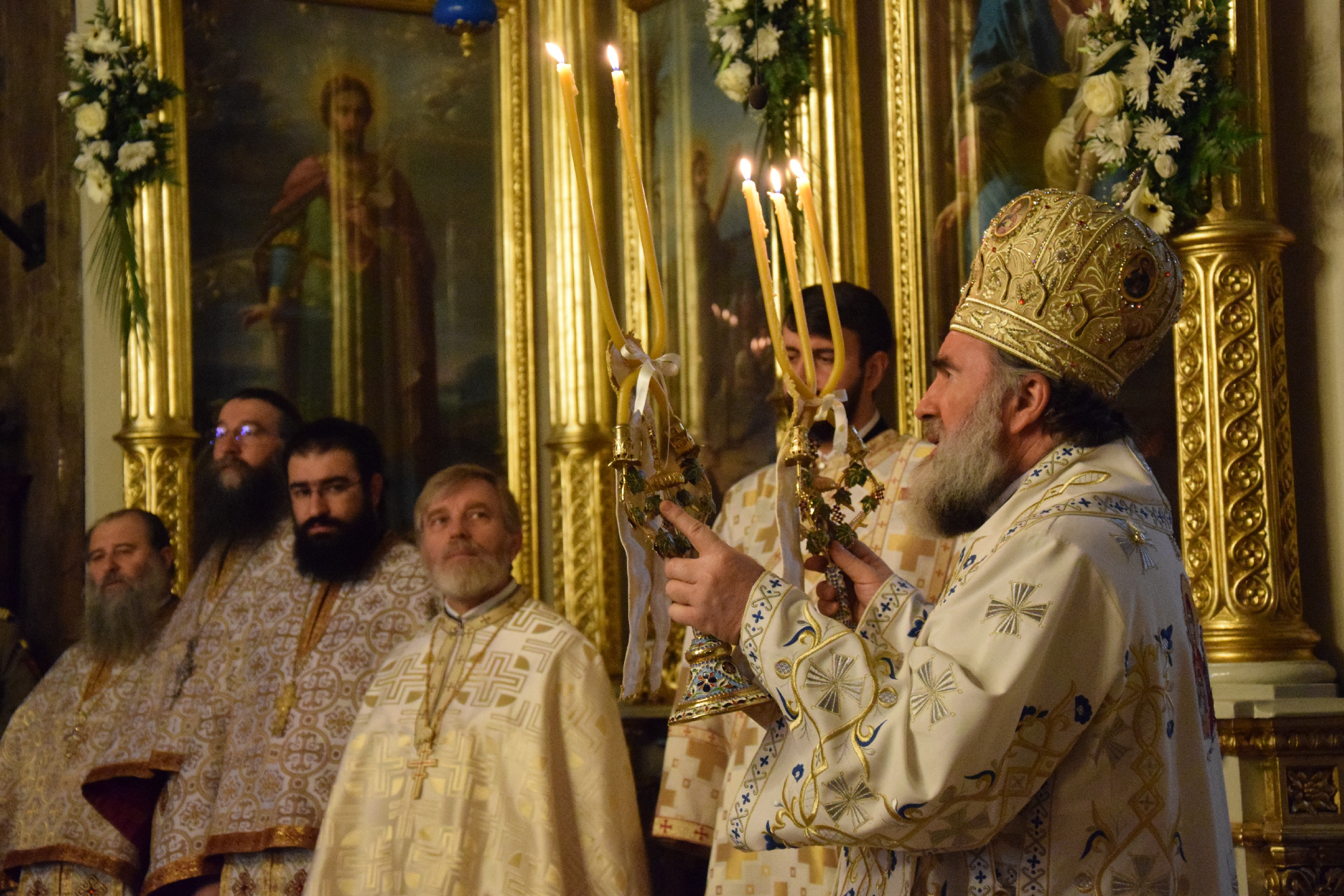 7 ierarhi și zeci de preoți, la hramul istoric al Catedralei Mitropolitane din Iași