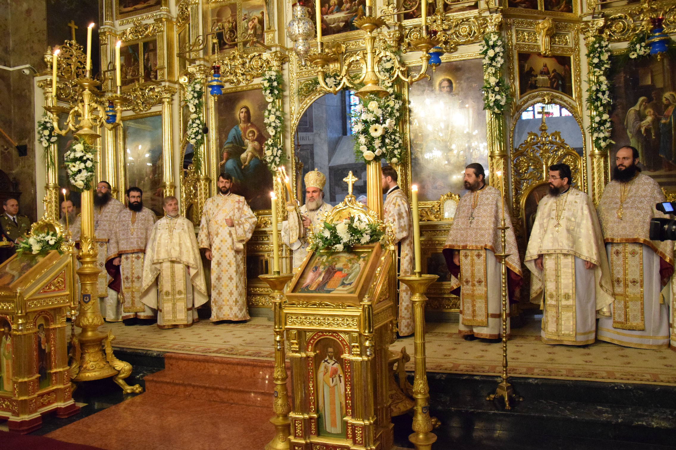 7 ierarhi și zeci de preoți, la hramul istoric al Catedralei Mitropolitane din Iași
