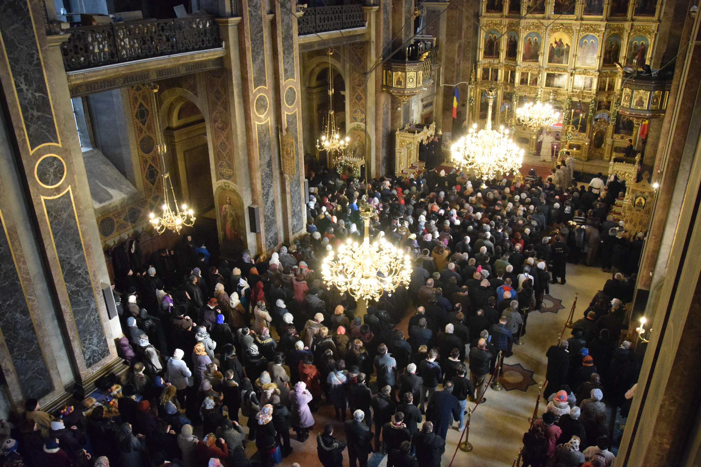 7 ierarhi și zeci de preoți, la hramul istoric al Catedralei Mitropolitane din Iași