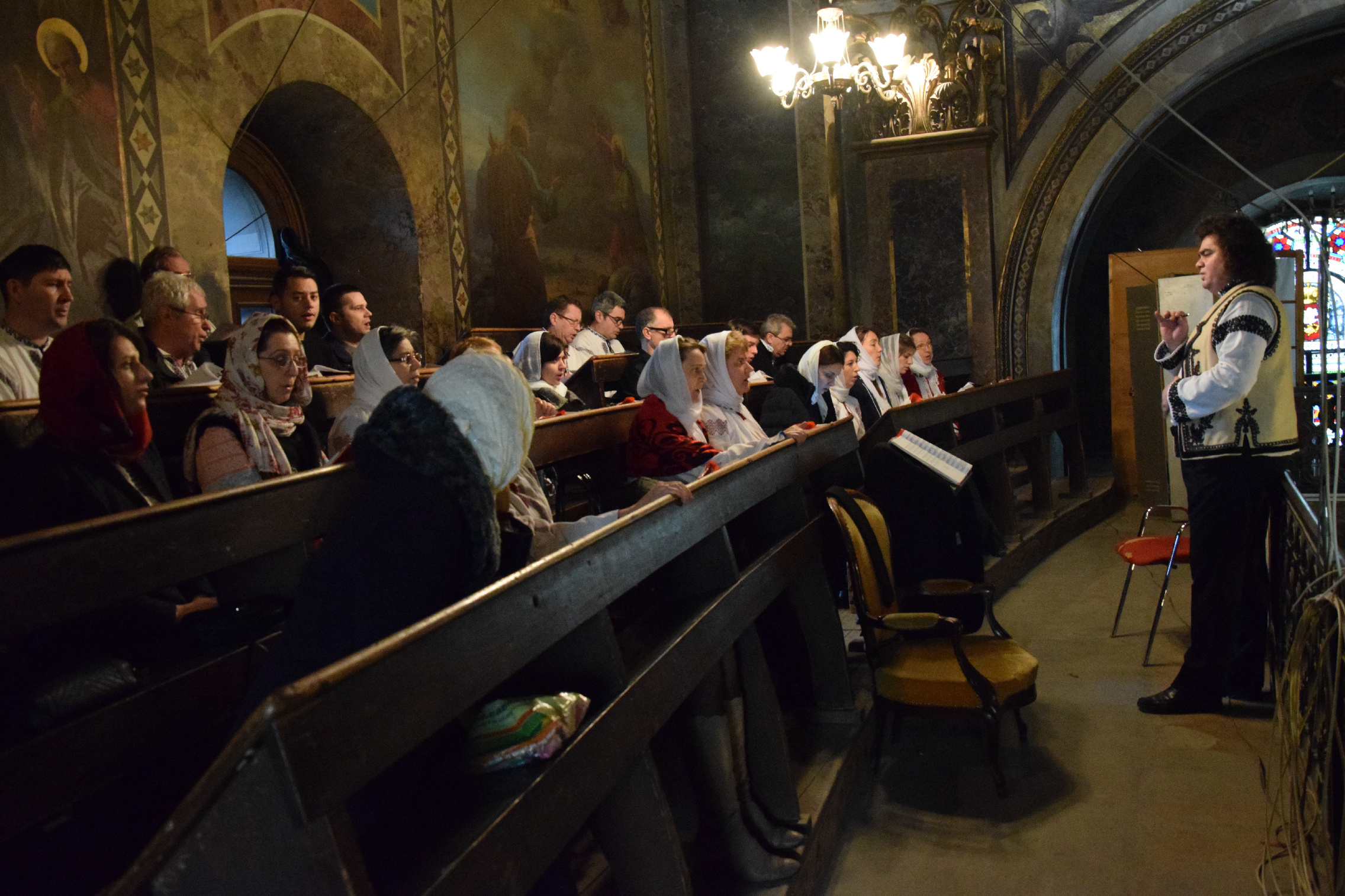 7 ierarhi și zeci de preoți, la hramul istoric al Catedralei Mitropolitane din Iași