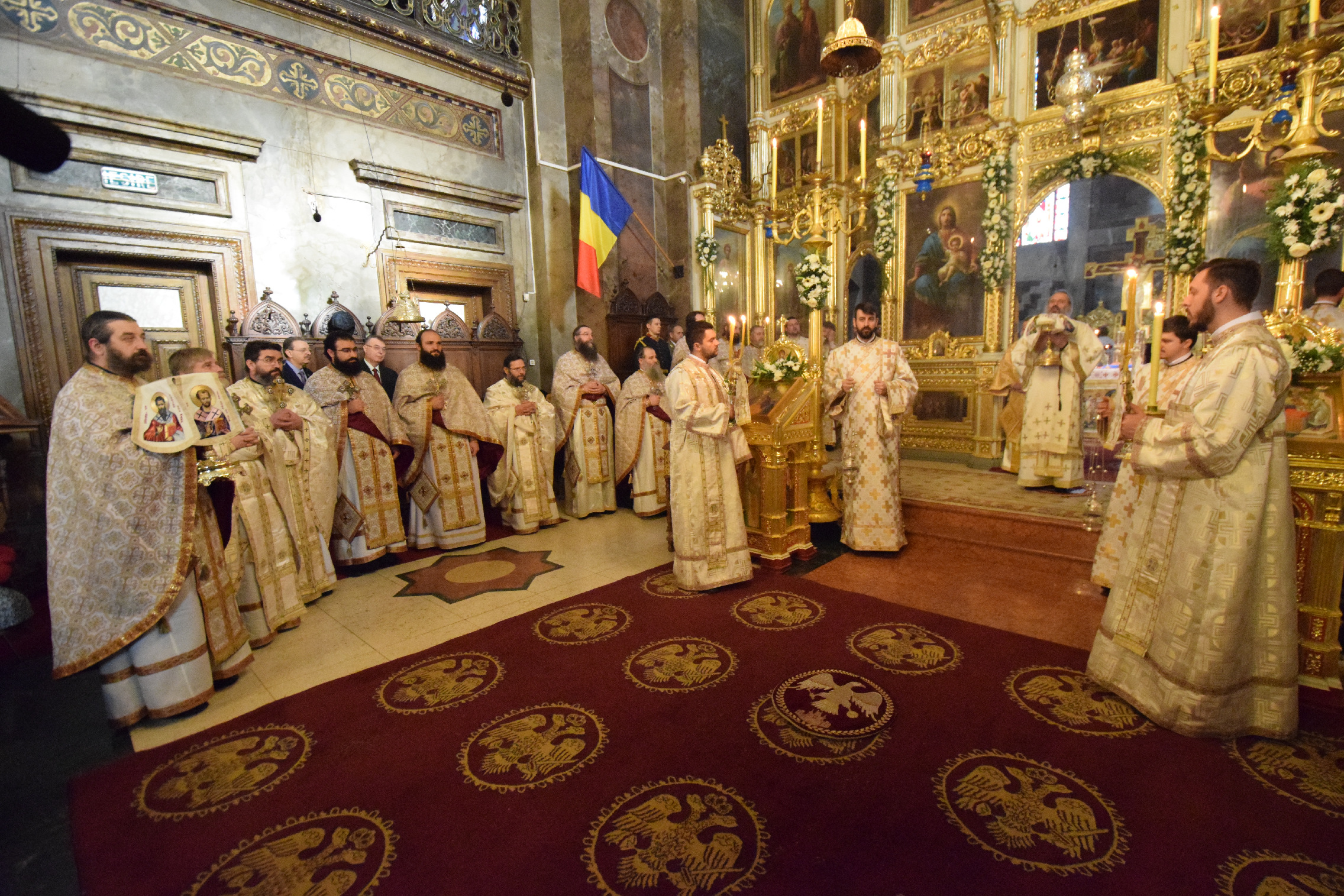 7 ierarhi și zeci de preoți, la hramul istoric al Catedralei Mitropolitane din Iași