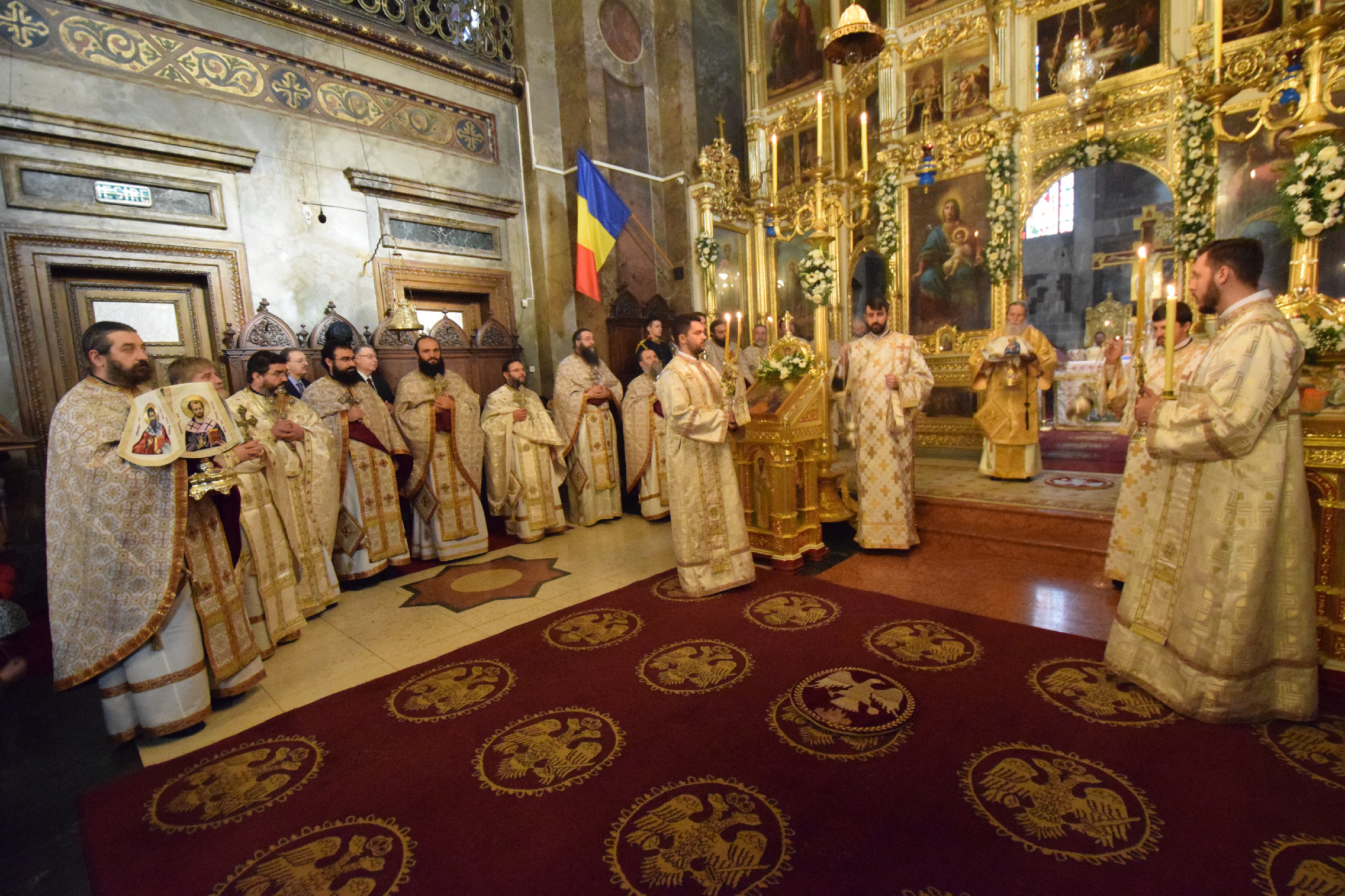 7 ierarhi și zeci de preoți, la hramul istoric al Catedralei Mitropolitane din Iași