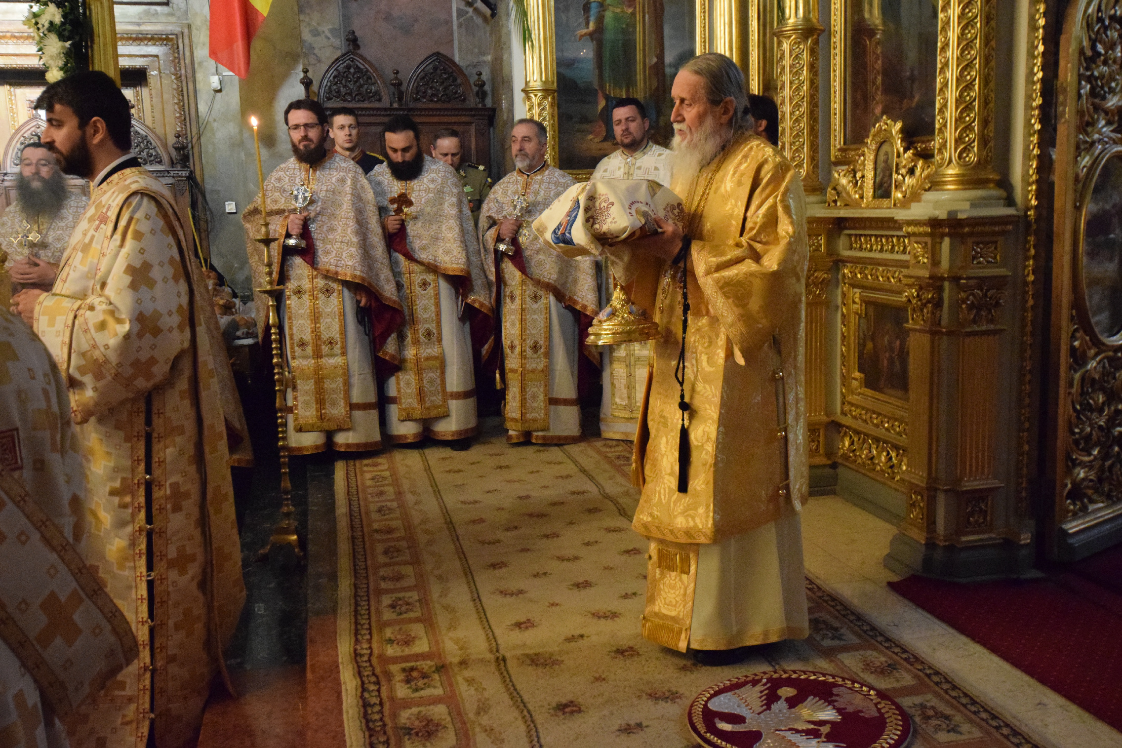 7 ierarhi și zeci de preoți, la hramul istoric al Catedralei Mitropolitane din Iași