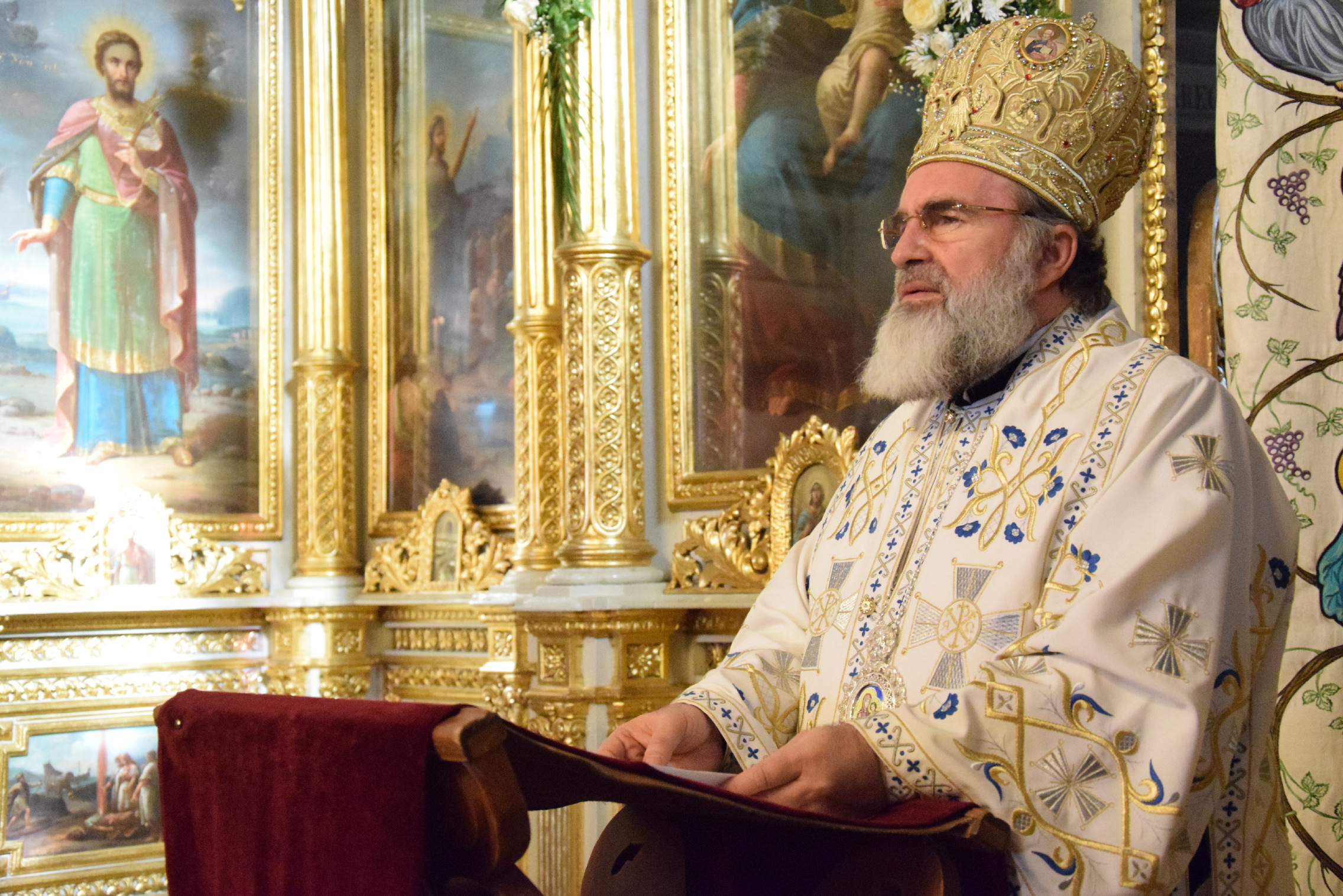 7 ierarhi și zeci de preoți, la hramul istoric al Catedralei Mitropolitane din Iași