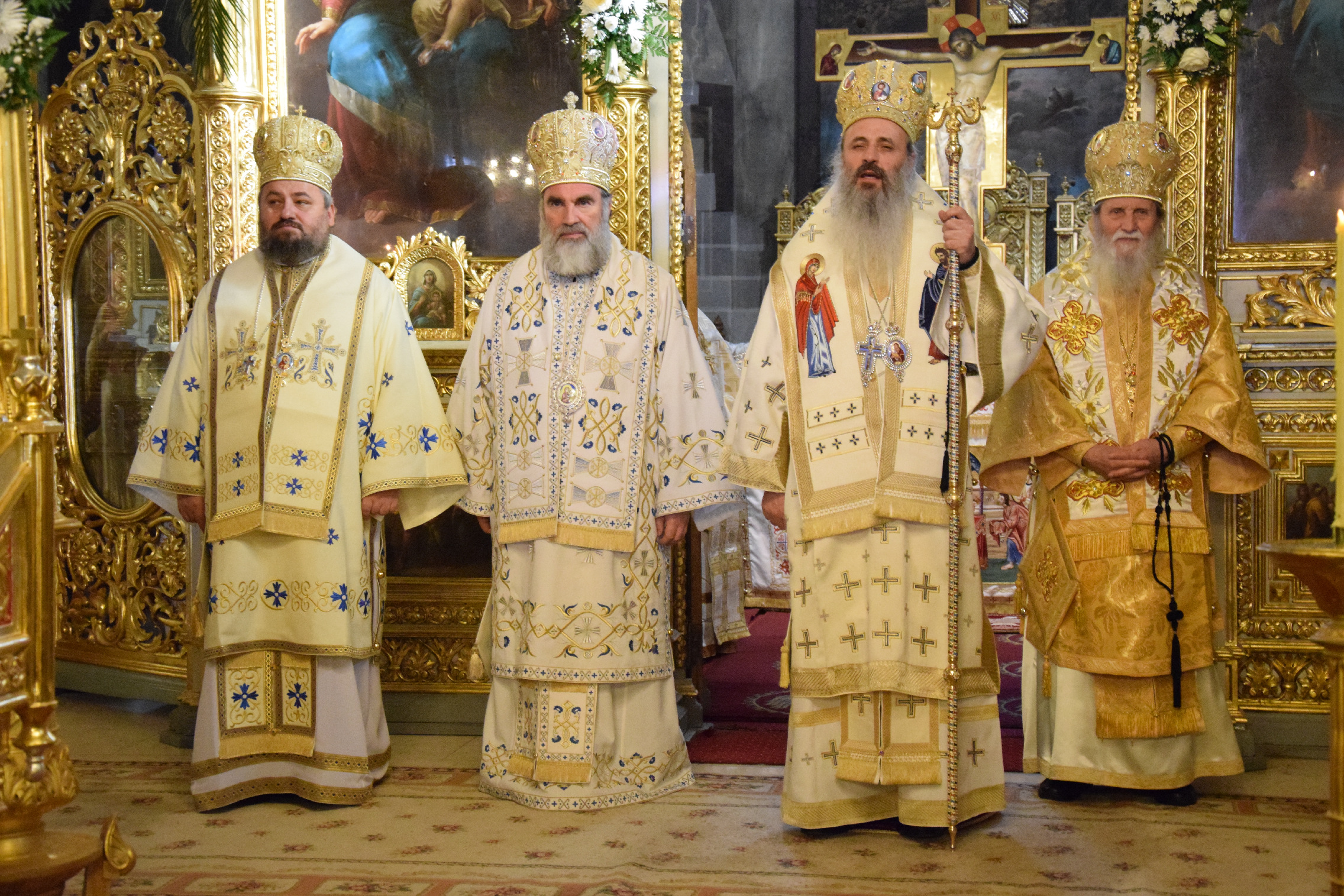 7 ierarhi și zeci de preoți, la hramul istoric al Catedralei Mitropolitane din Iași