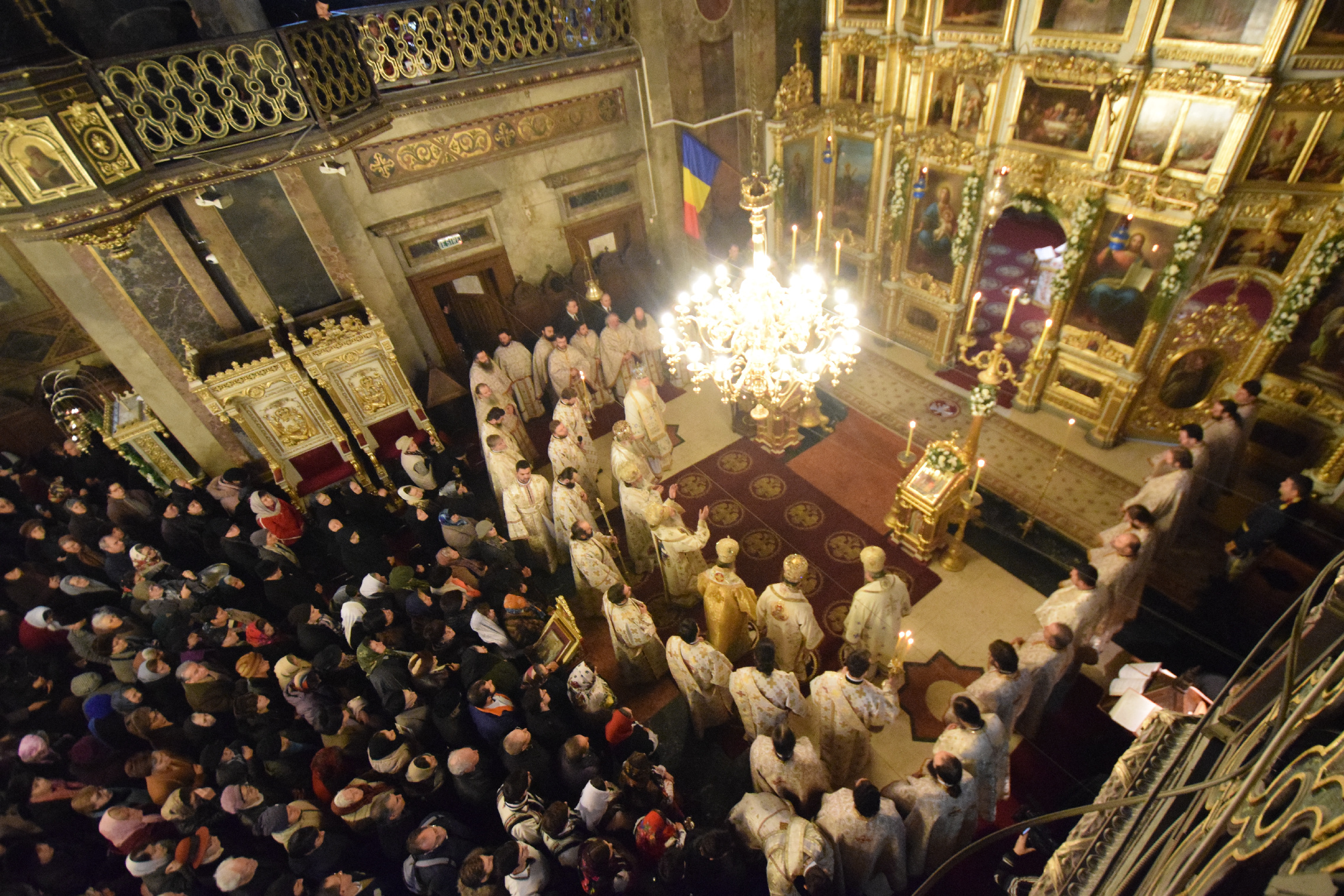 7 ierarhi și zeci de preoți, la hramul istoric al Catedralei Mitropolitane din Iași