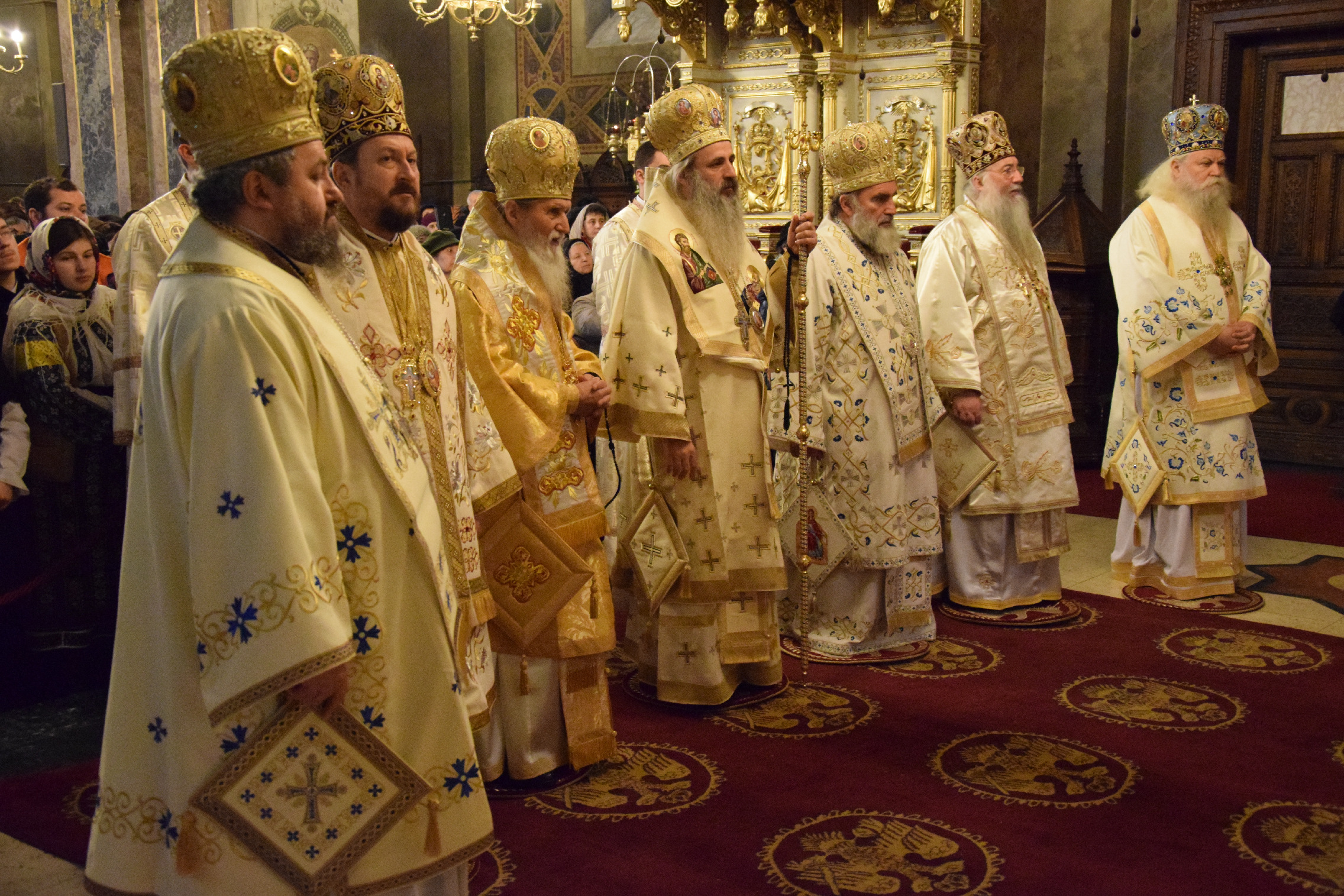 7 ierarhi și zeci de preoți, la hramul istoric al Catedralei Mitropolitane din Iași