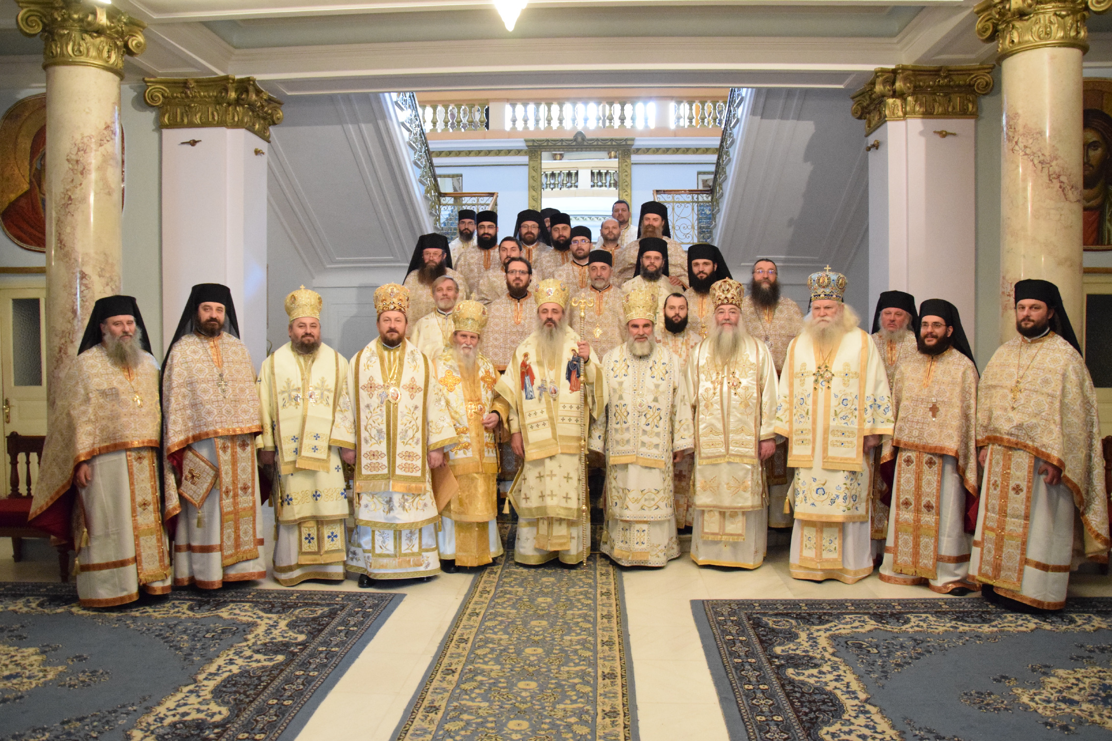 7 ierarhi și zeci de preoți, la hramul istoric al Catedralei Mitropolitane din Iași