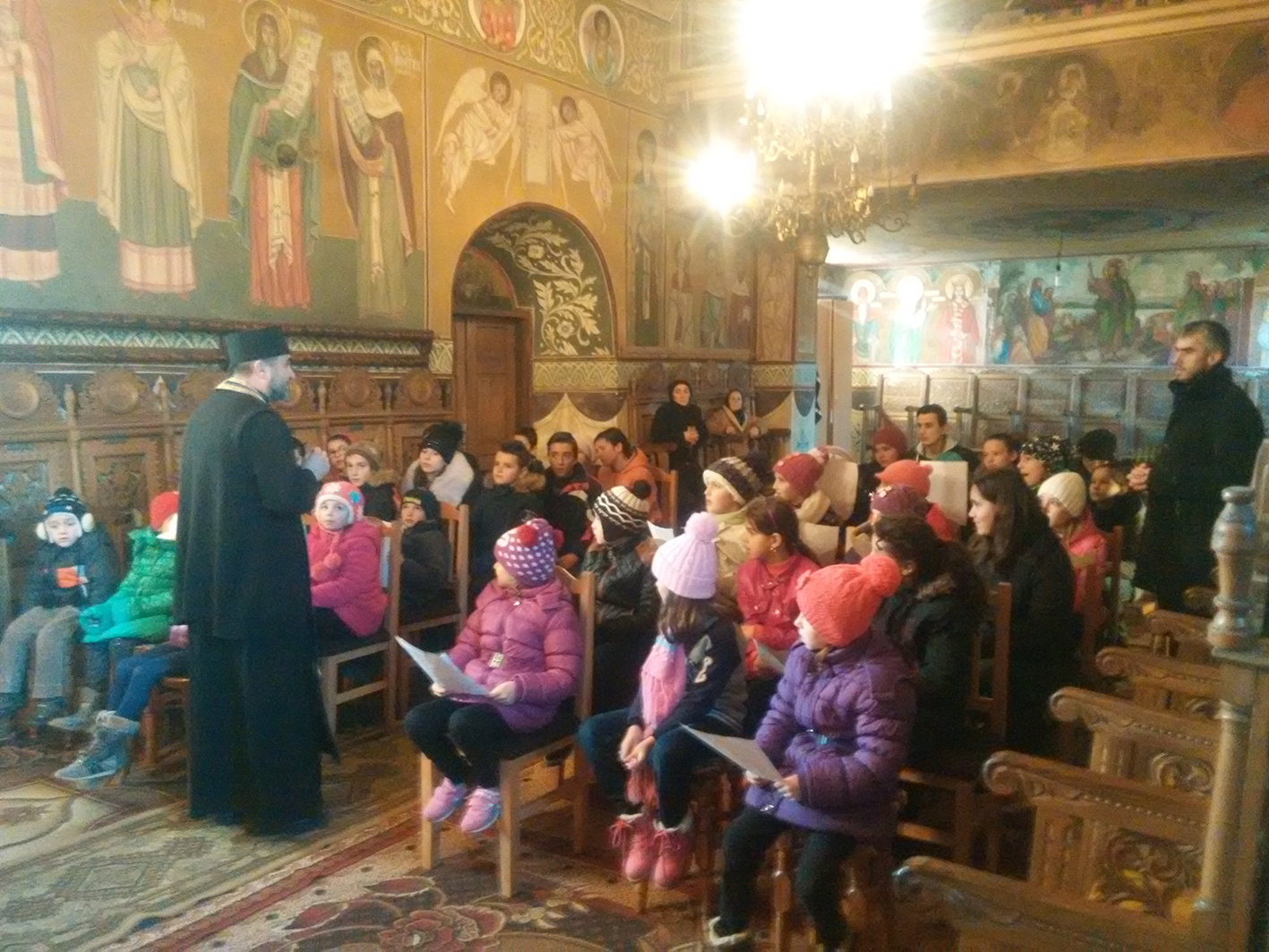 Tineretul creştin ortodox din Protopopiatul Moineşti implicat în proiecte dedicate Anului omagial al educaţiei religioase Tineretul creştin ortodox din Protopopiatul Moineşti implicat în proiecte dedicate Anului omagial al educaţiei religioase