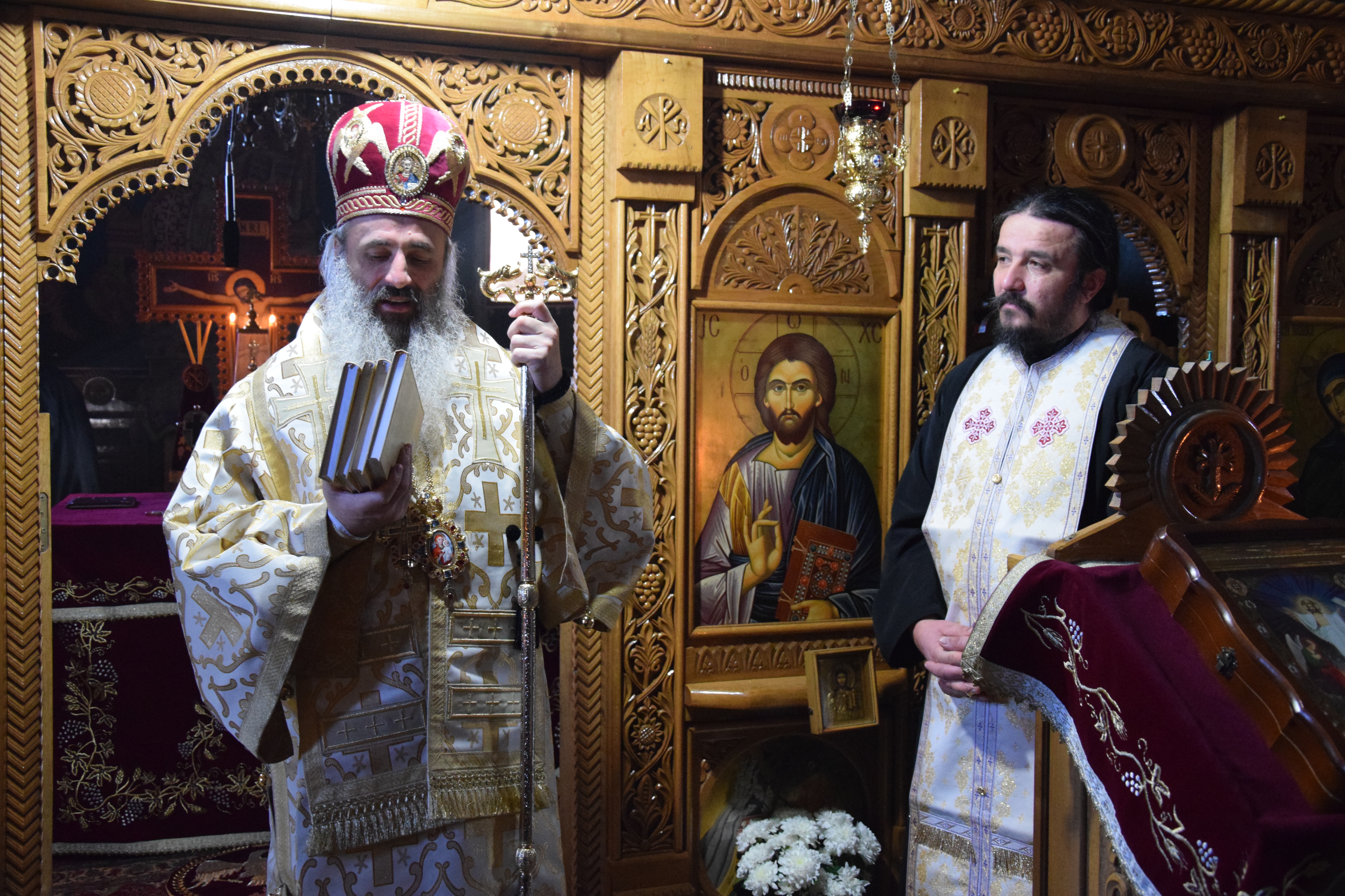 Liturghie oficiată de IPS Părinte Mitropolit Teofan la Schitul Codrii Pașcanilor