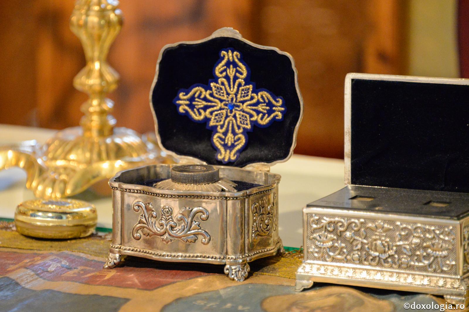 De ce ne închinăm la sfinţi şi la îngeri?