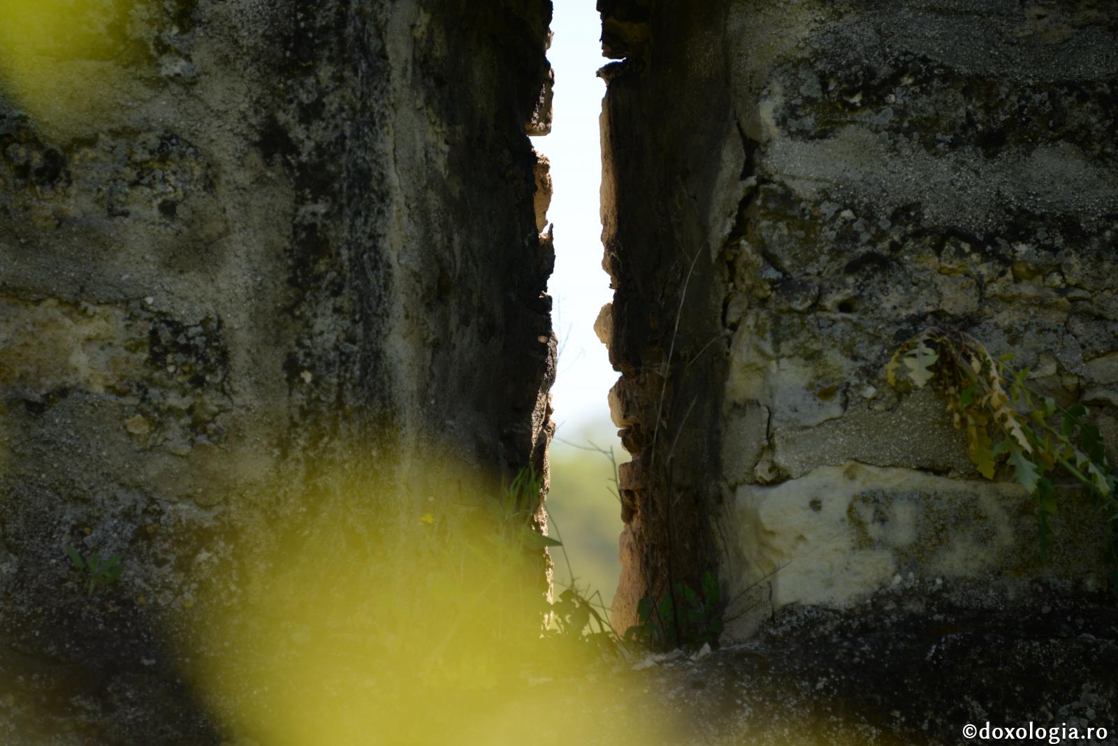 Desfrânarea și orice păcat ne desparte de Dumnezeu