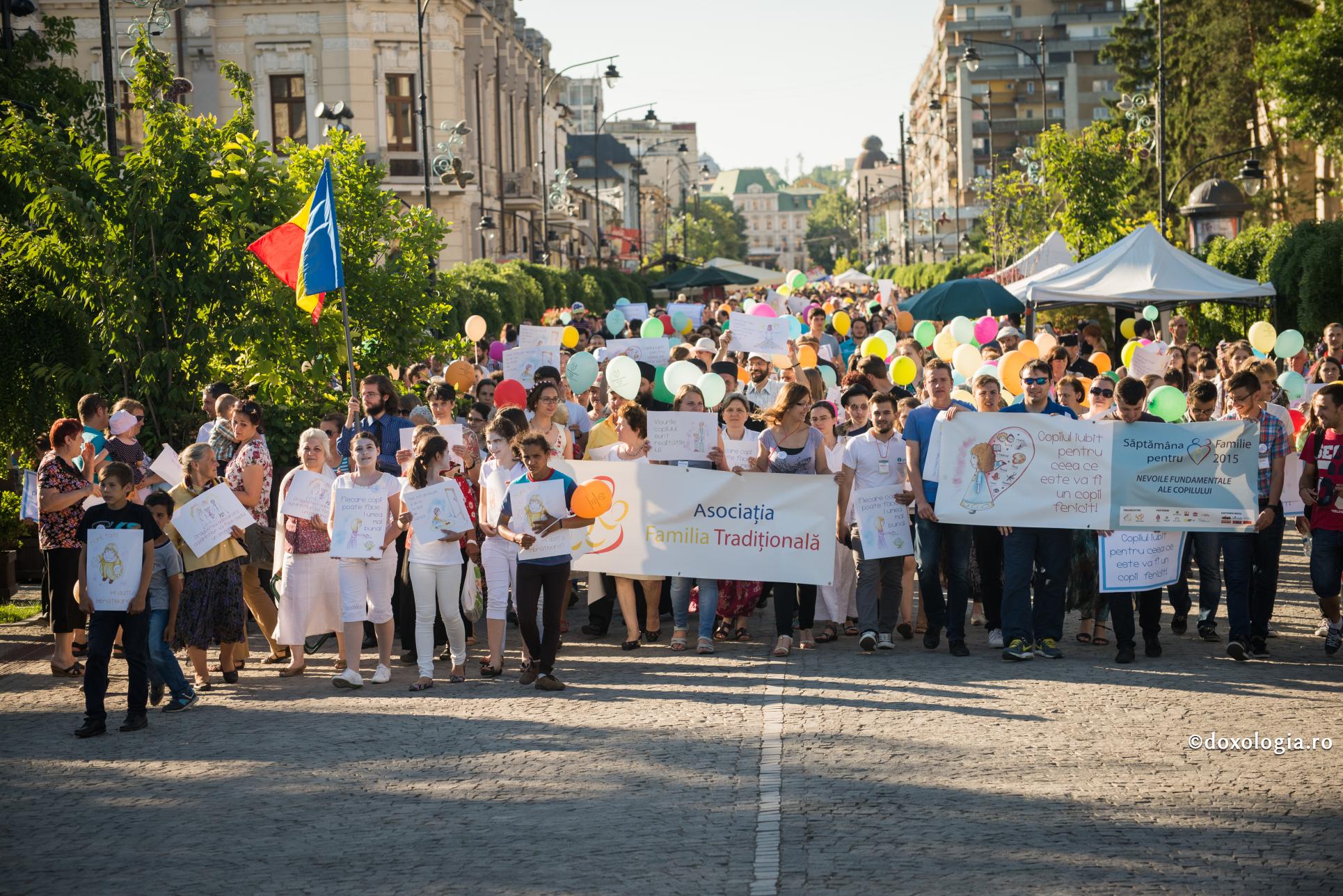 Zece neadevăruri spuse despre familia tradiţională