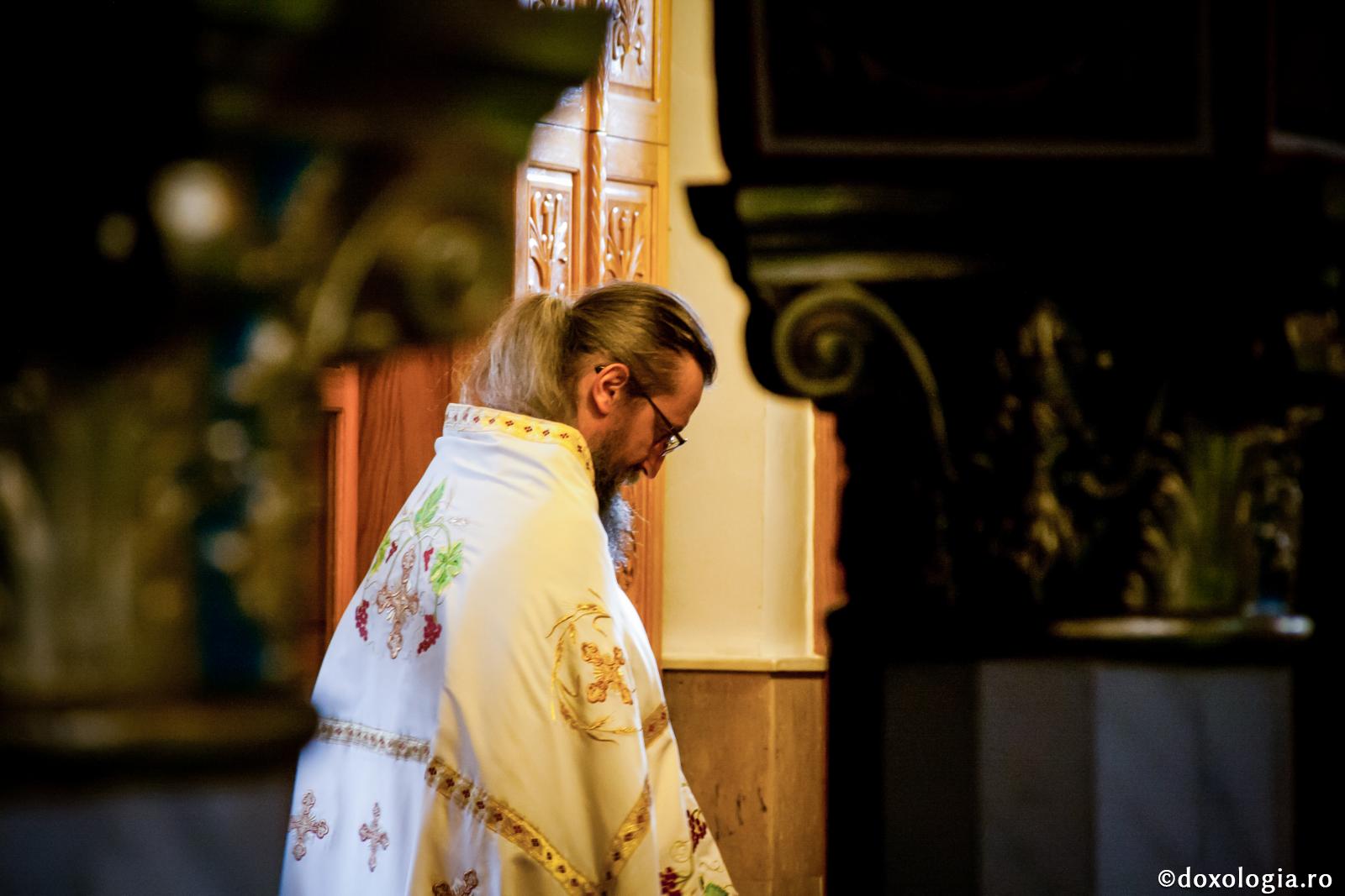 Ce înseamnă „sfințească-se numele Tău”?