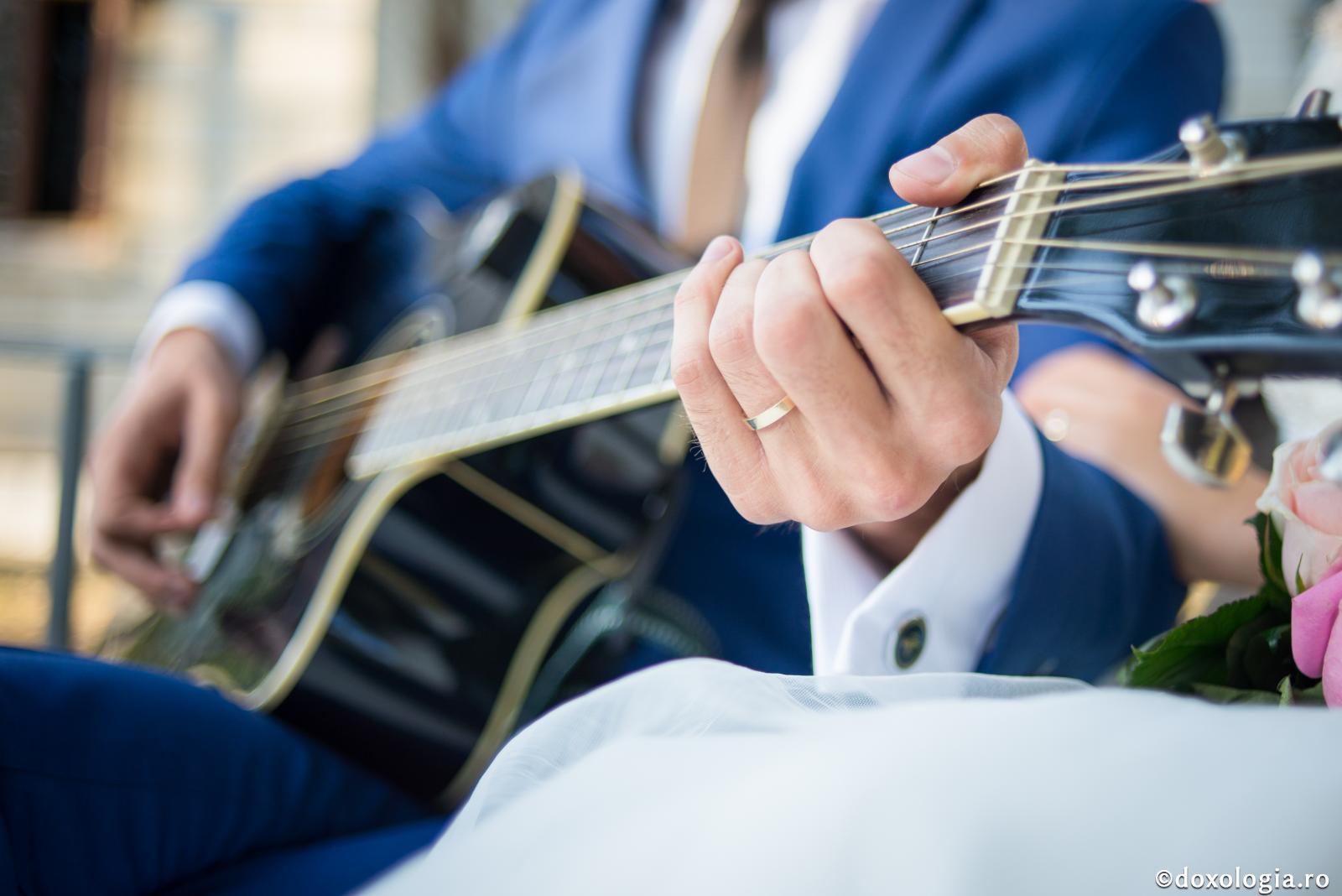 Cu cât avem mai multe pasiuni, cu atât mai îngust ne este spaţiul de libertate...