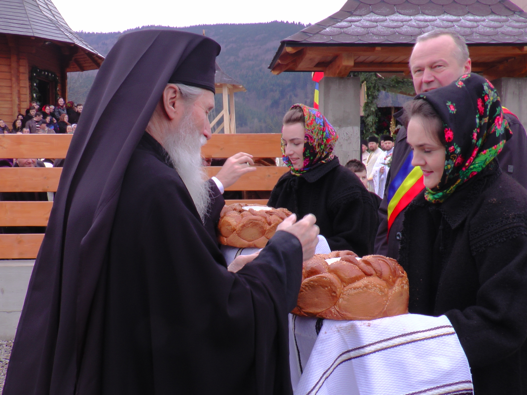 Sfințire de biserică în localitatea suceveană Straja