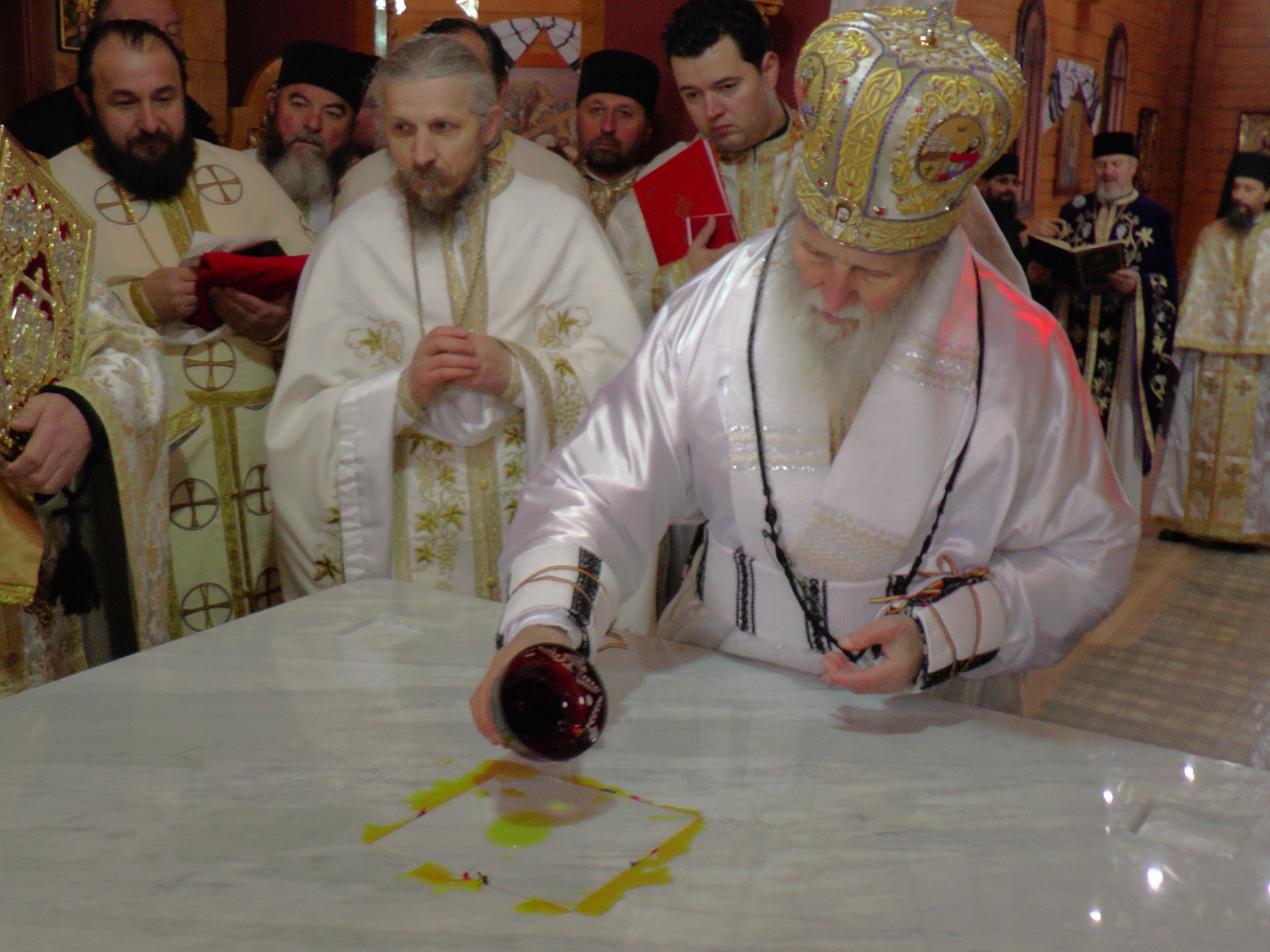 Sfințire de biserică în localitatea suceveană Straja