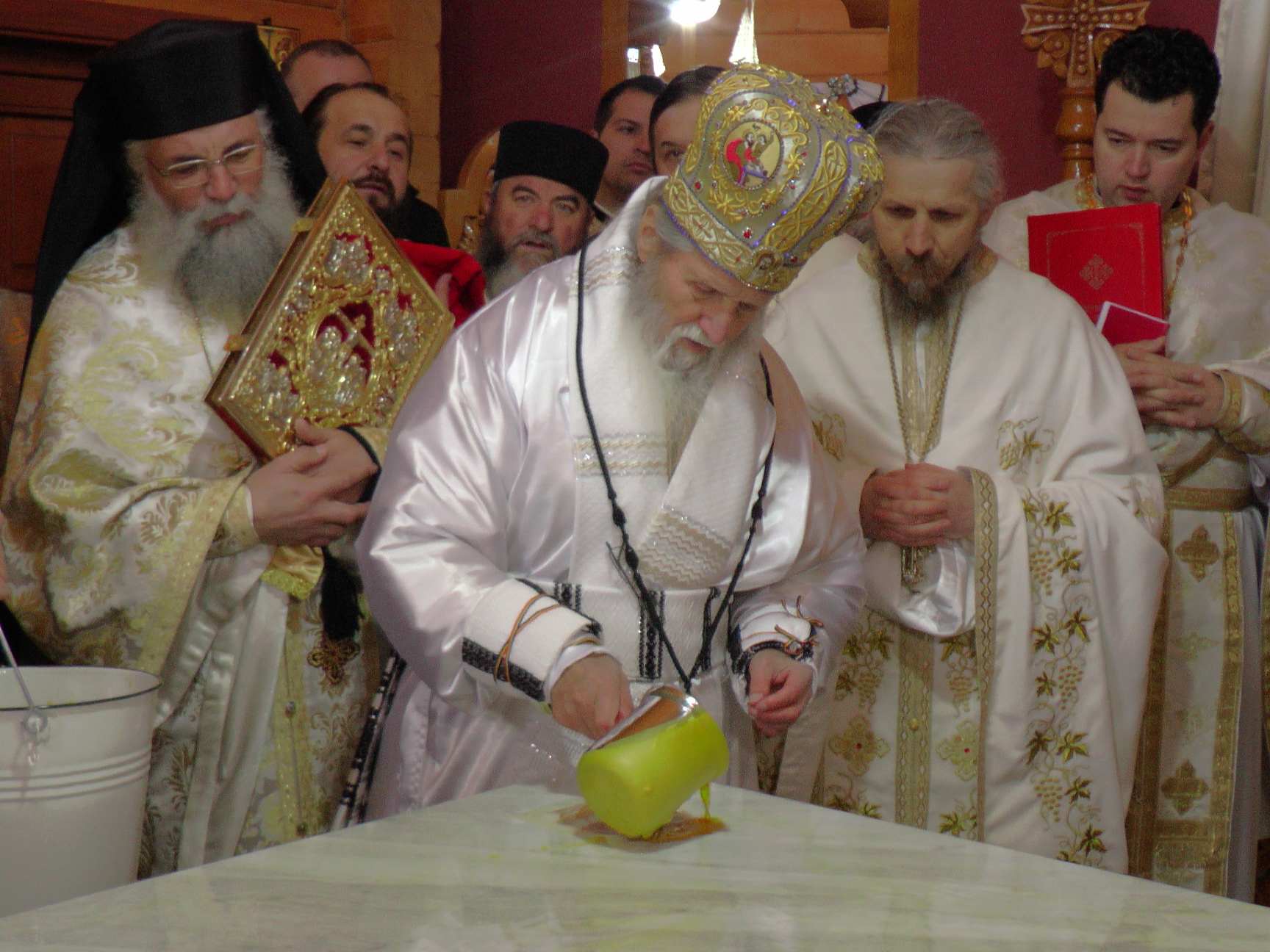 Sfințire de biserică în localitatea suceveană Straja