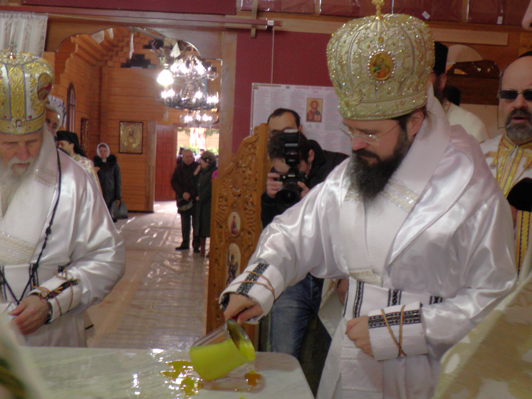 Sfințire de biserică în localitatea suceveană Straja