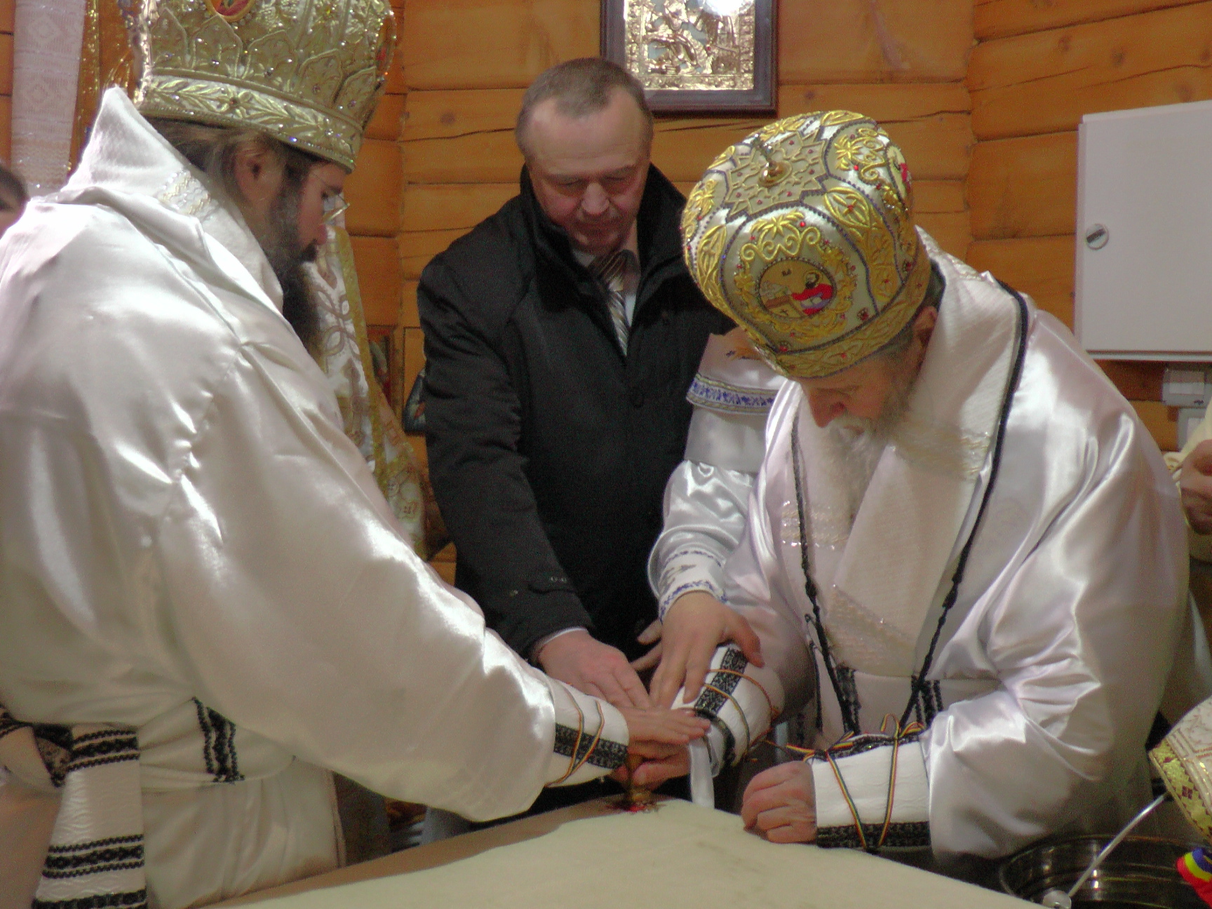 Sfințire de biserică în localitatea suceveană Straja