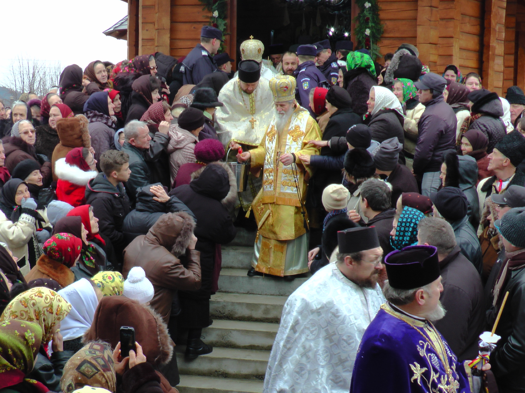 Sfințire de biserică în localitatea suceveană Straja