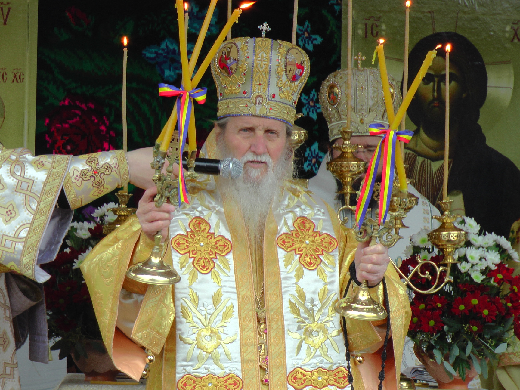 Sfințire de biserică în localitatea suceveană Straja