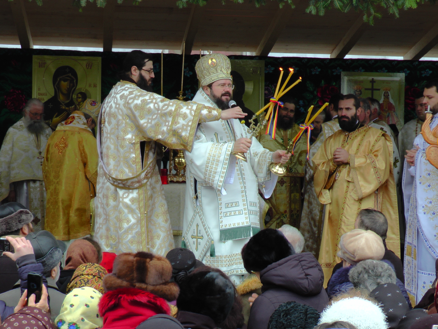 Sfințire de biserică în localitatea suceveană Straja