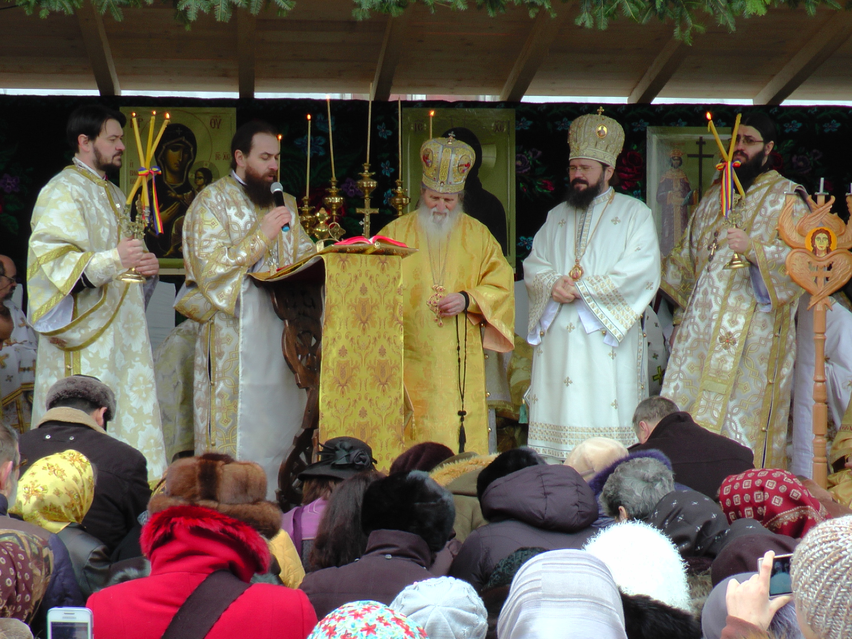 Sfințire de biserică în localitatea suceveană Straja