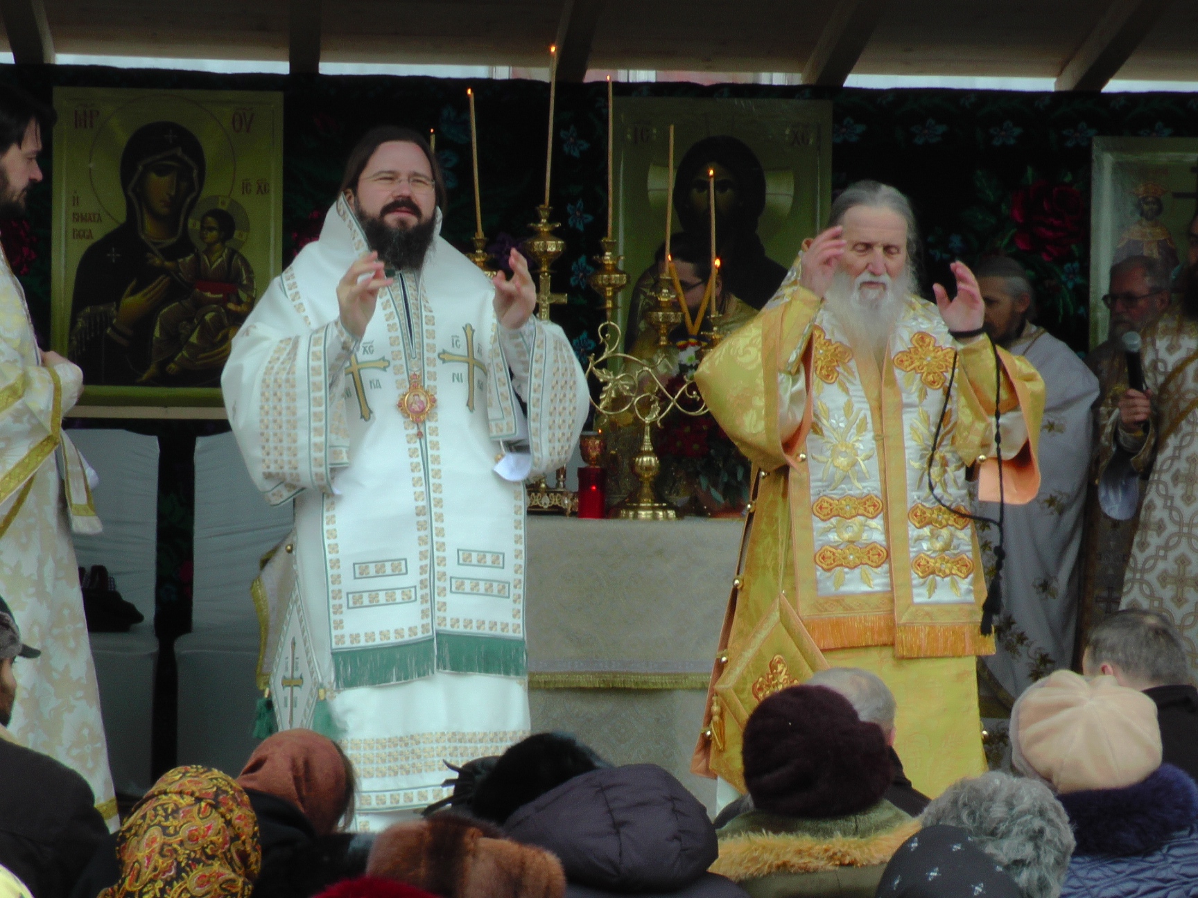 Sfințire de biserică în localitatea suceveană Straja