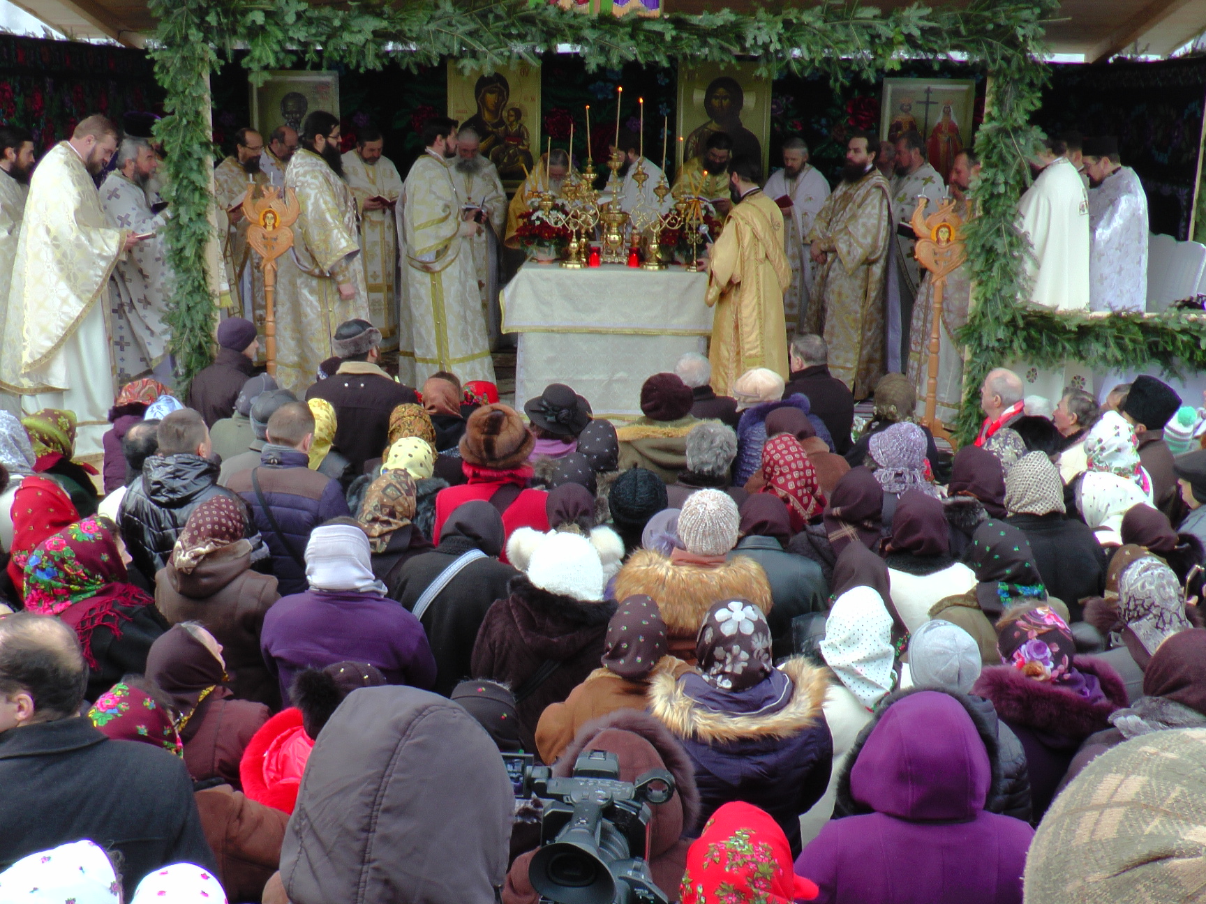 Sfințire de biserică în localitatea suceveană Straja