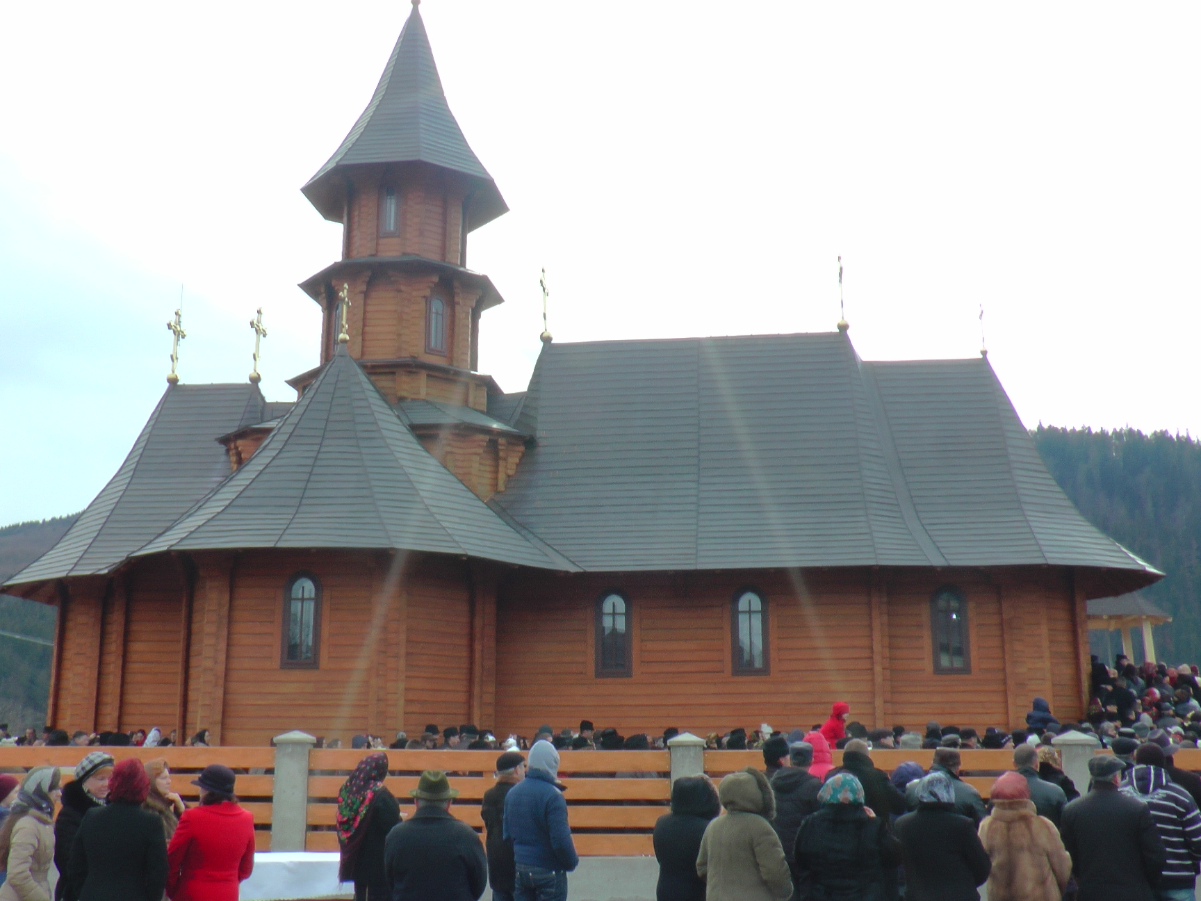 Sfințire de biserică în localitatea suceveană Straja